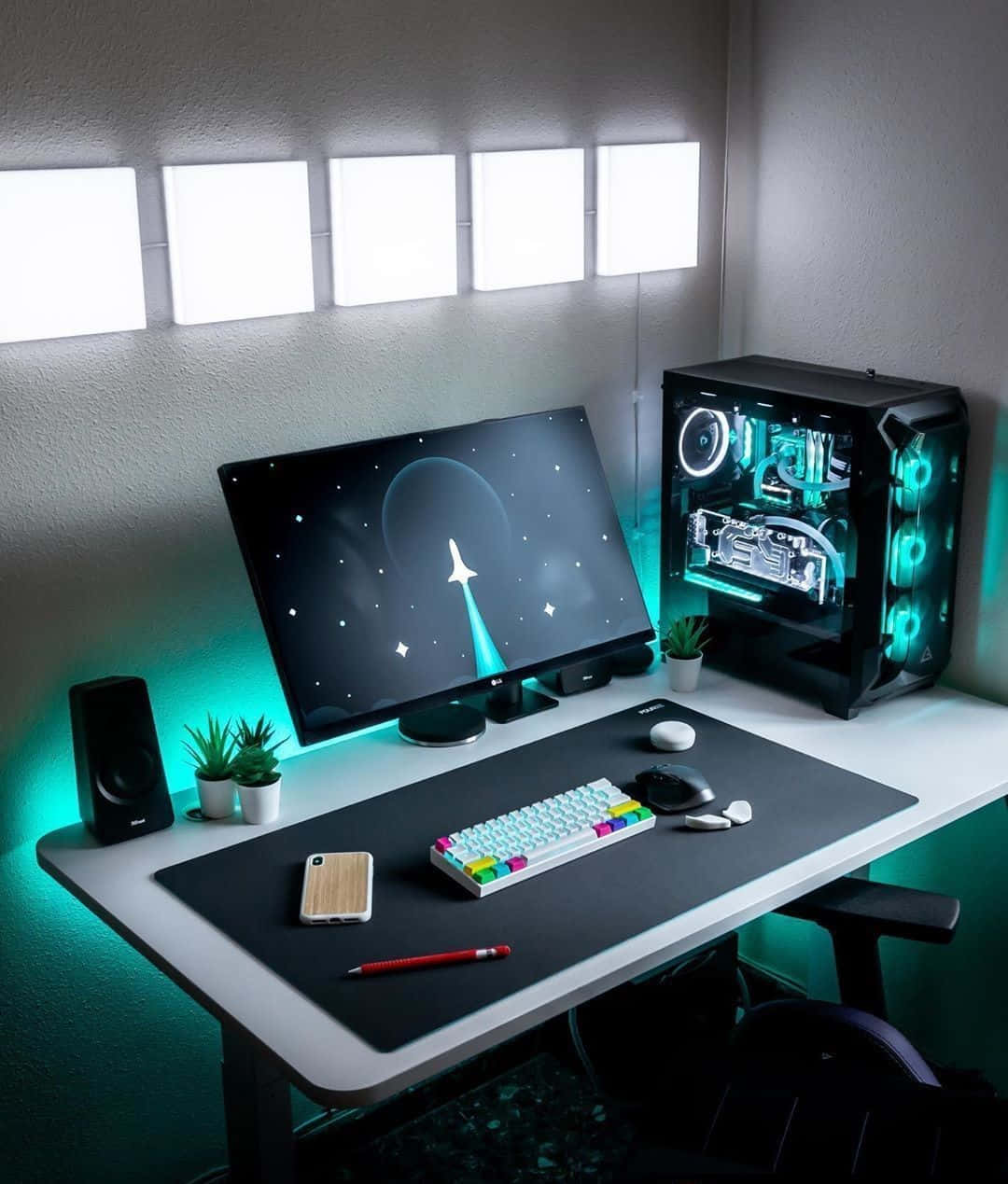 RGB keyboard, transparent PC case, monitor, SD Phone Wallpaper
