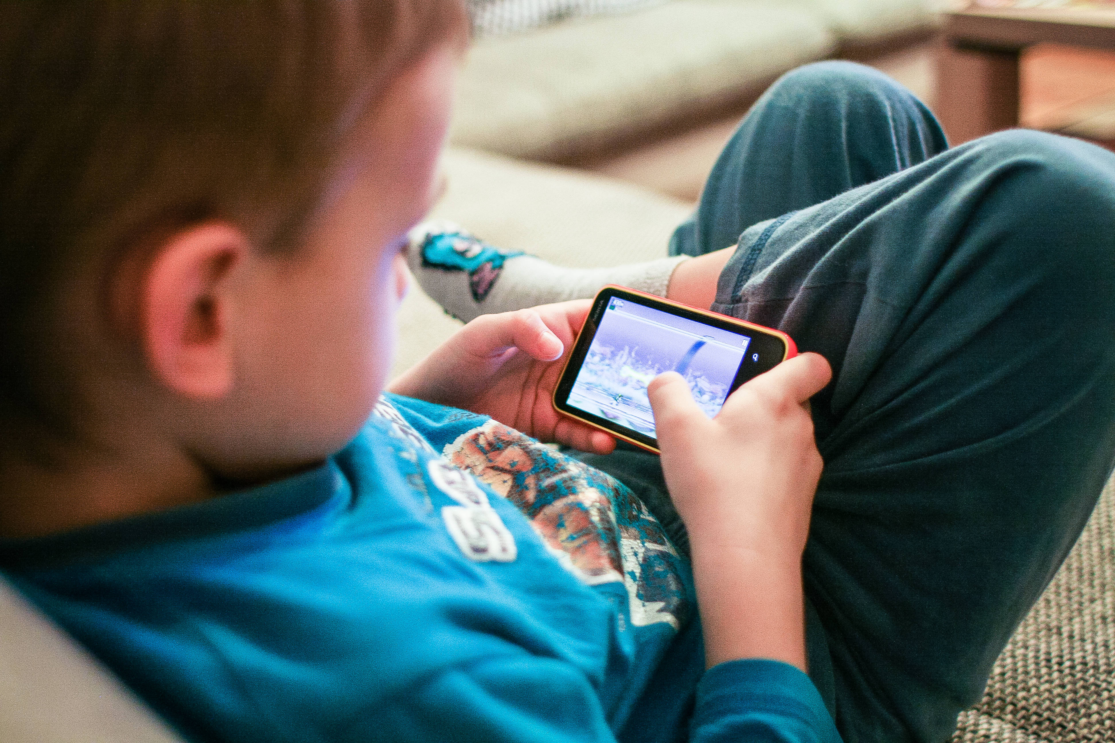 young boy, smartphone, couch, 4K Desktop Wallpaper