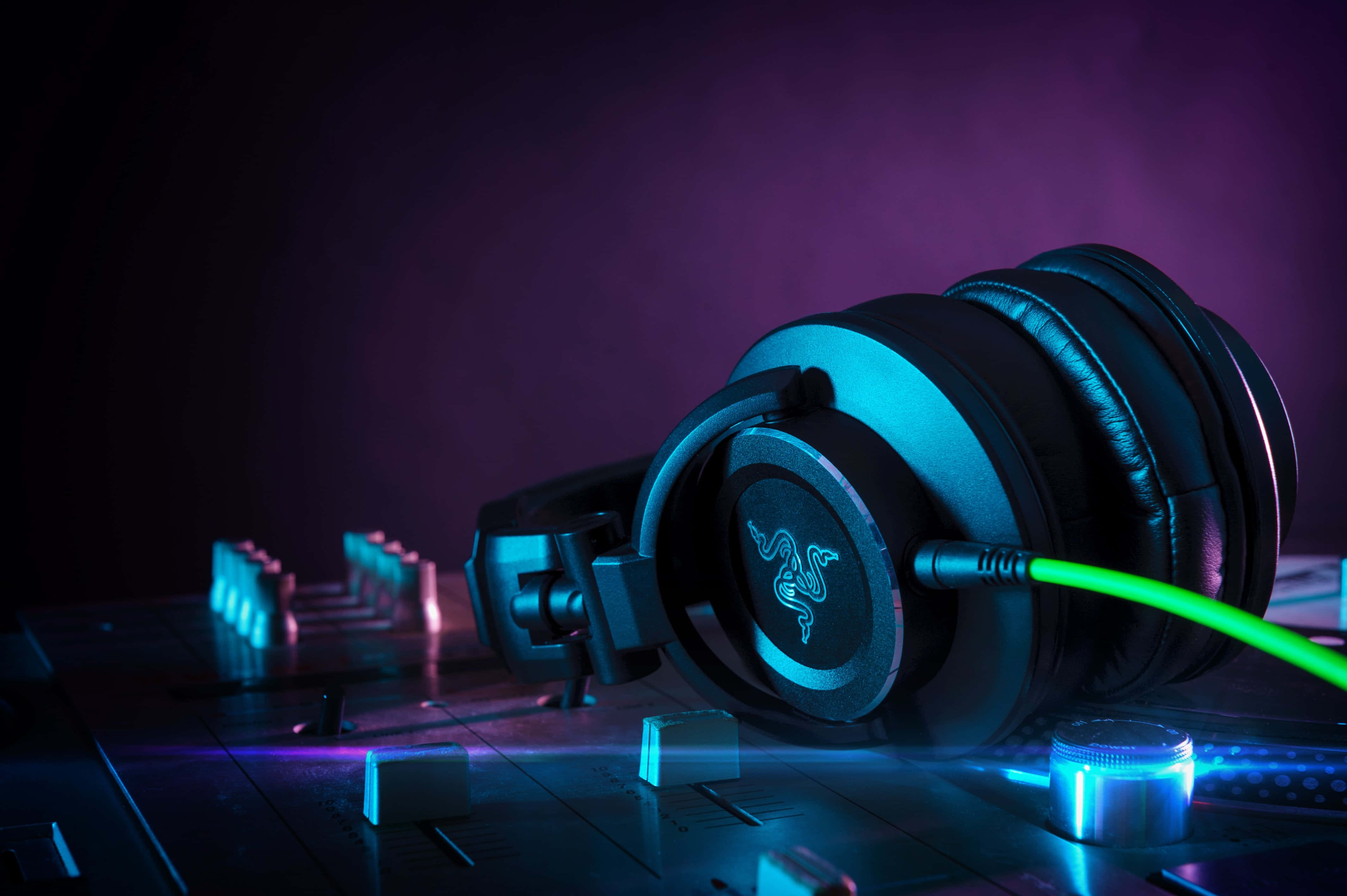 gaming headset, glowing green cable, DJ controller, 4K Desktop Wallpaper