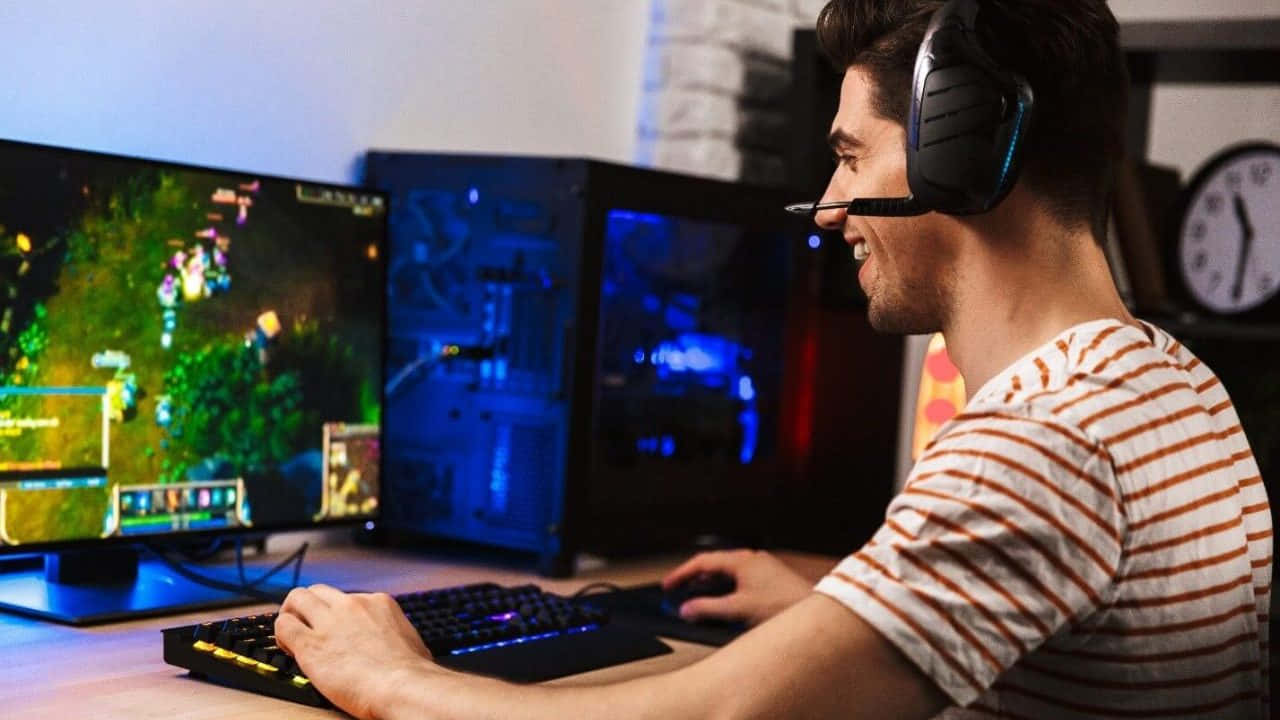 gamer, striped shirt, headset, HD Desktop Wallpaper