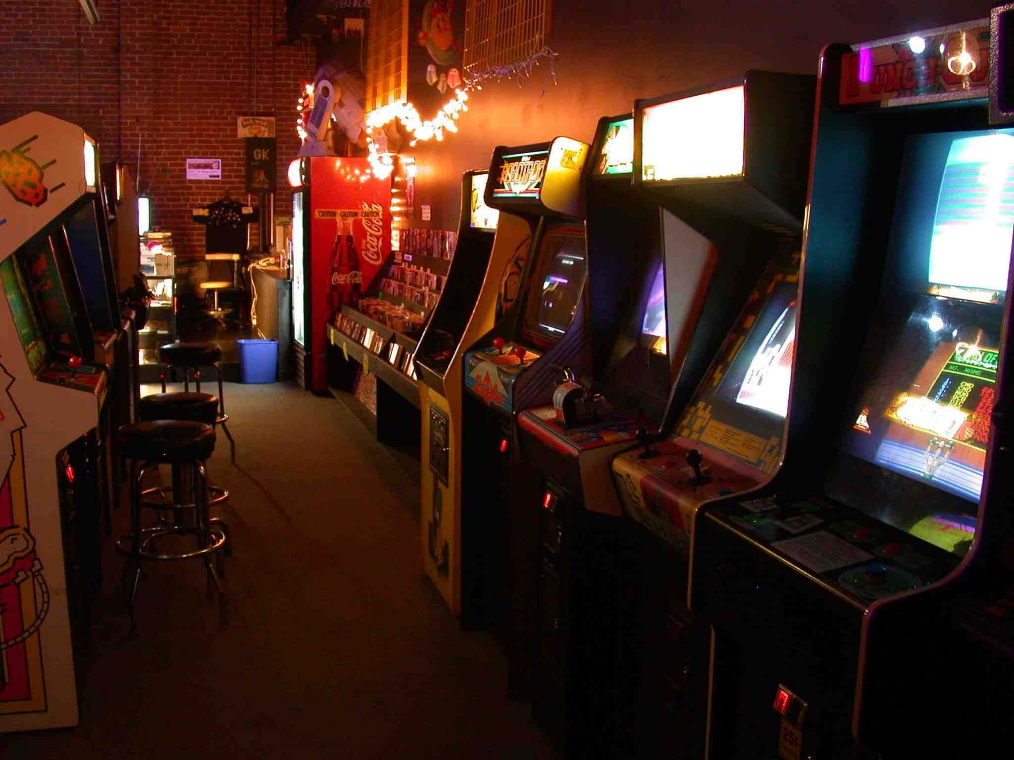arcade, vintage game machines, glowing, Full HD Desktop Wallpaper