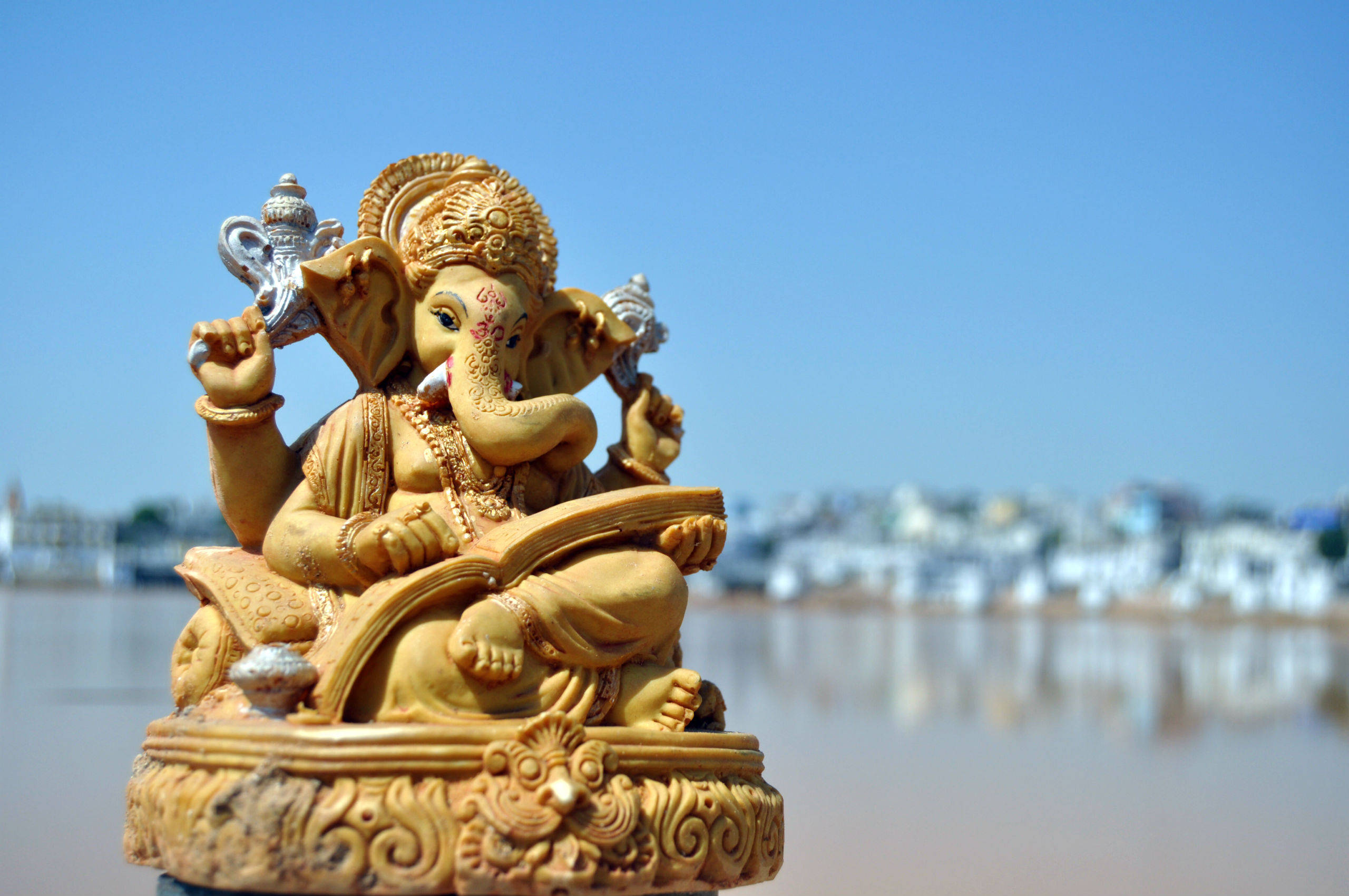 Ganesh 3d, golden Ganesha statue, river, 2K Desktop Wallpaper