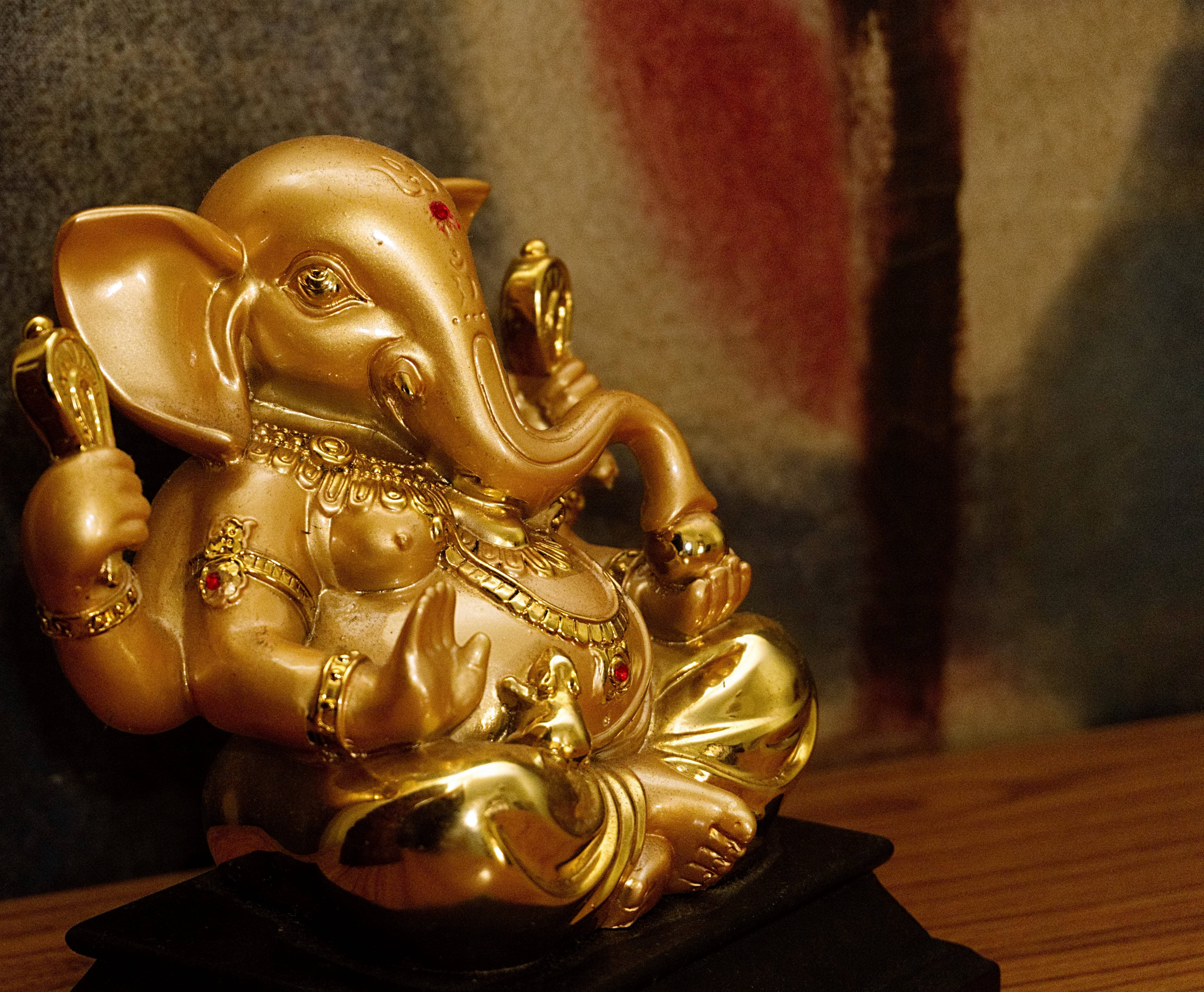 Gold Ganesh, Full HD Figurine, gleaming golden Ganesha statue, 4K Desktop Wallpaper