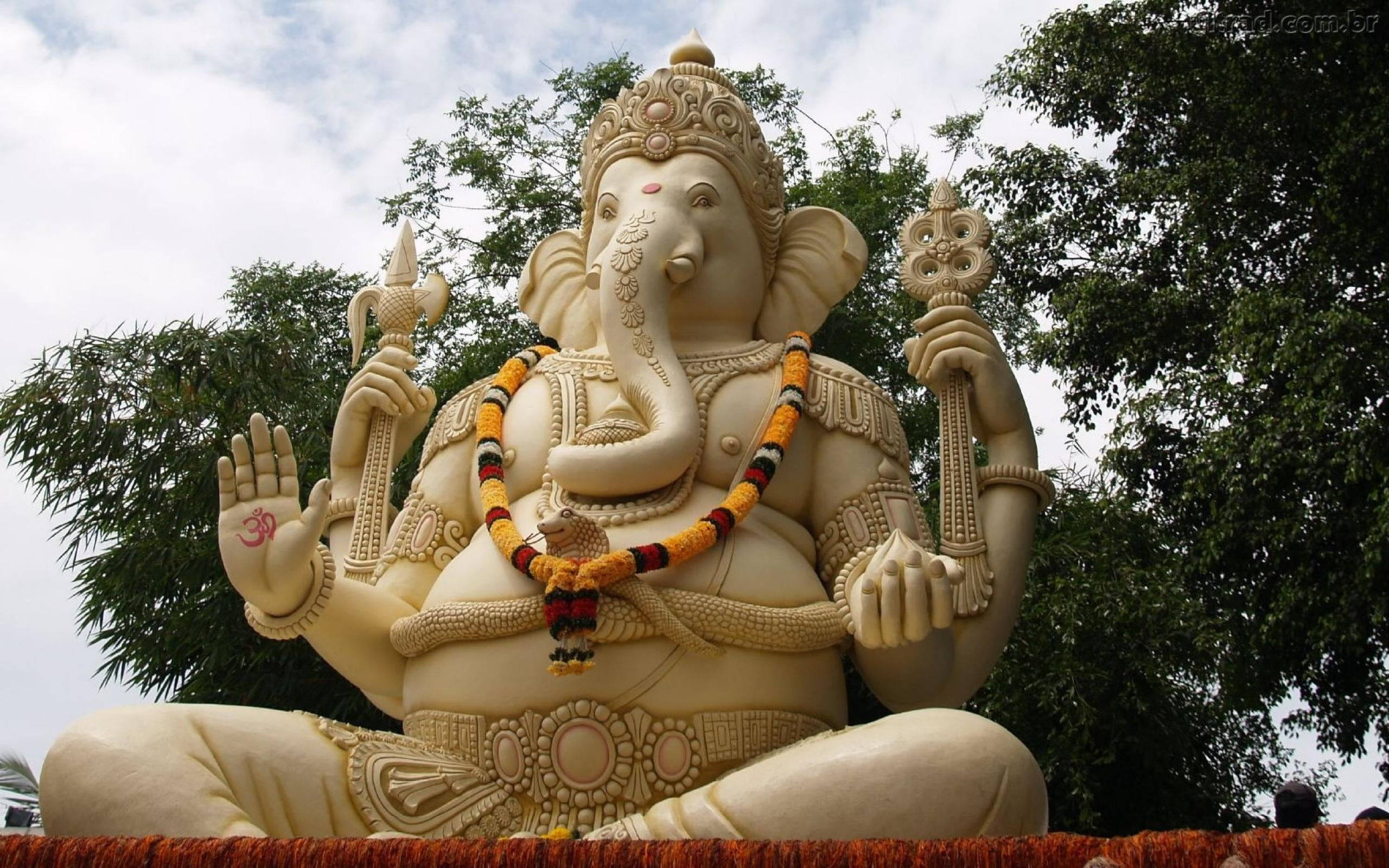 Ganesh, large, cream-colored, 2K Desktop Wallpaper