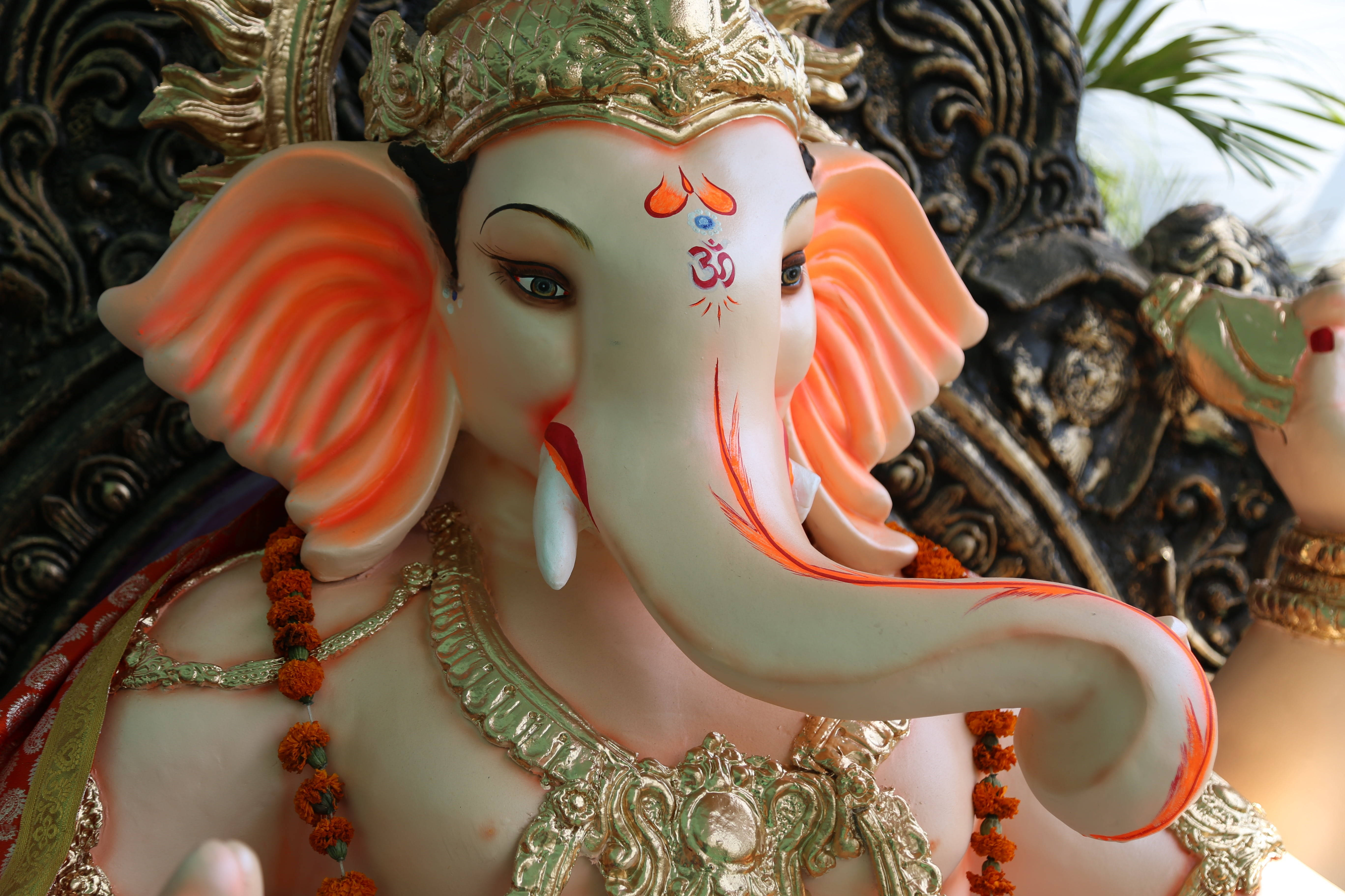 Ganesh, white elephant-headed deity, gold crown, 5K Desktop Wallpaper