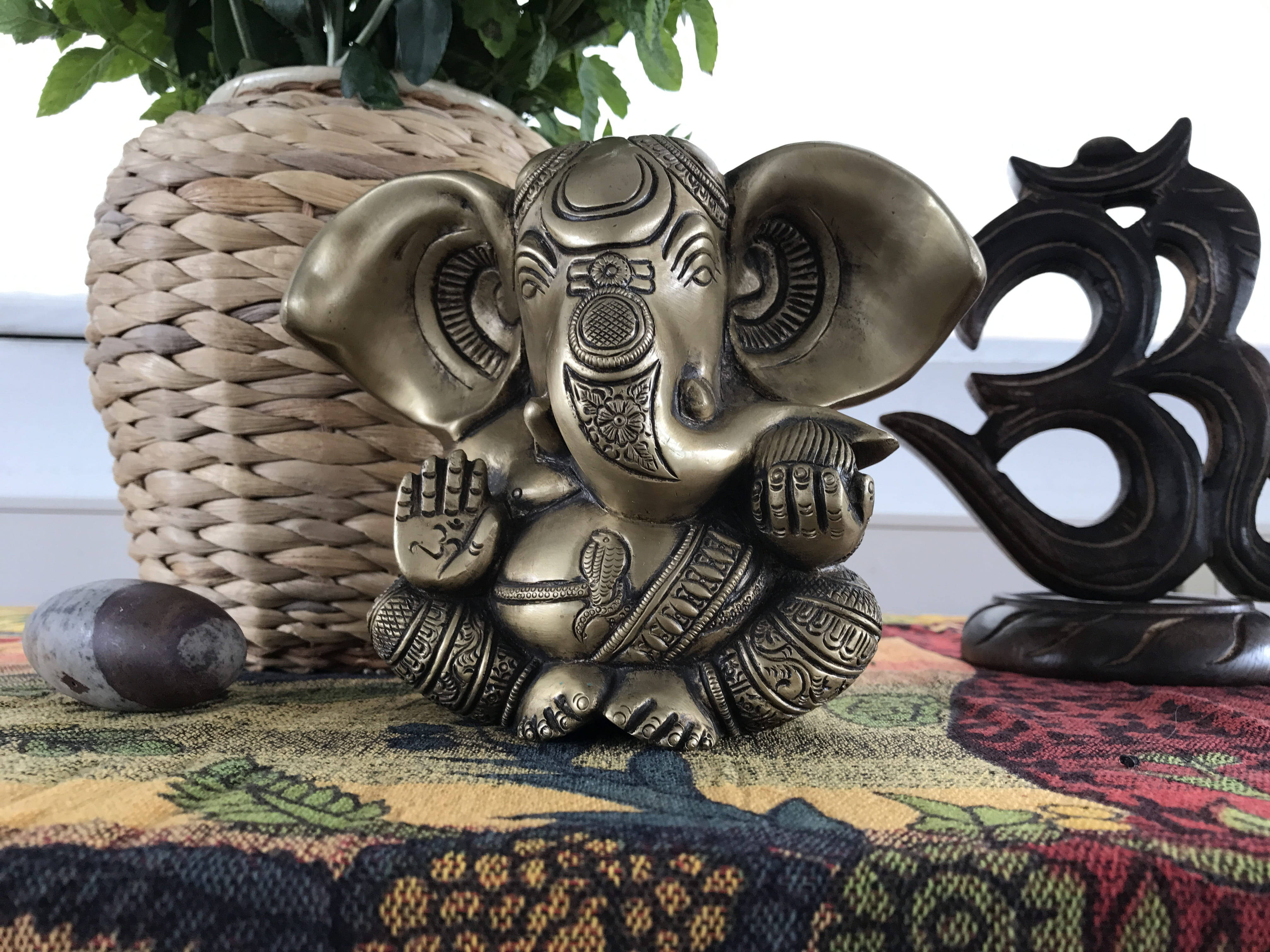 Ganesh Ji HD, mini bronze statue, brass Ganesha statue, 4K Desktop Wallpaper