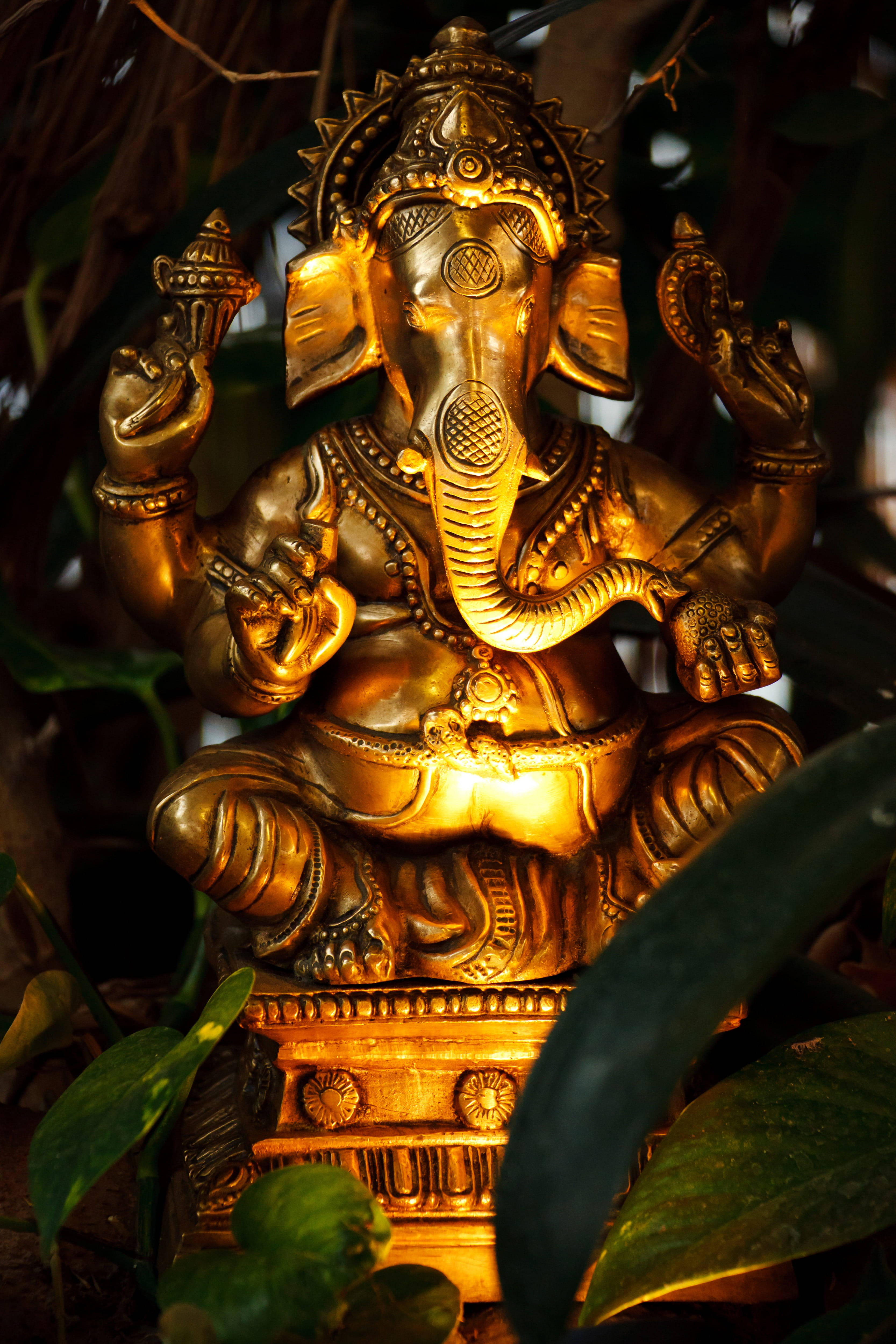 Ganesh Ji HD, gold statue, warm light, 4K Phone Wallpaper