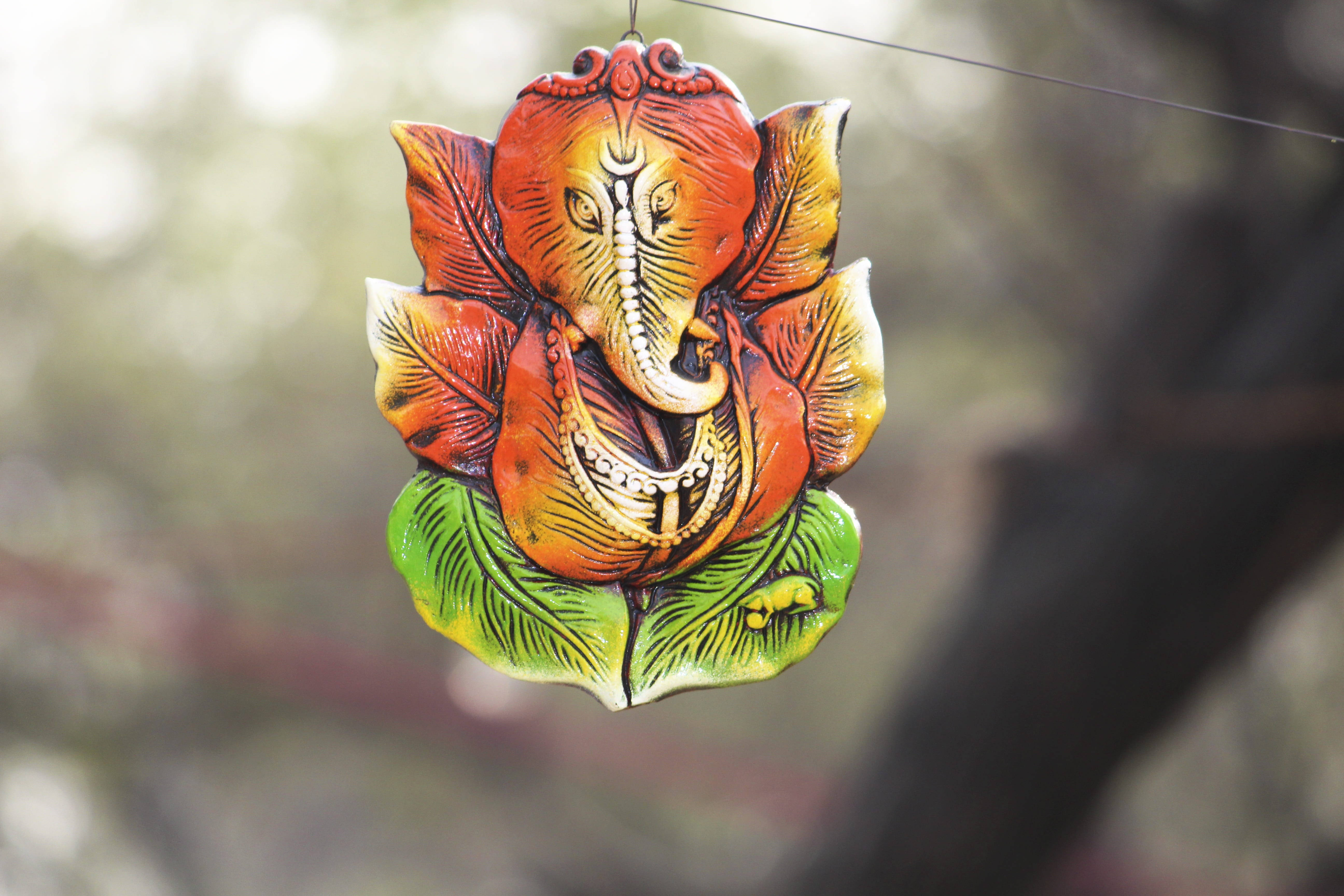 Ganesh Ji, HD Leaf Design, hand-painted Ganesha figurine, 5K Desktop Wallpaper