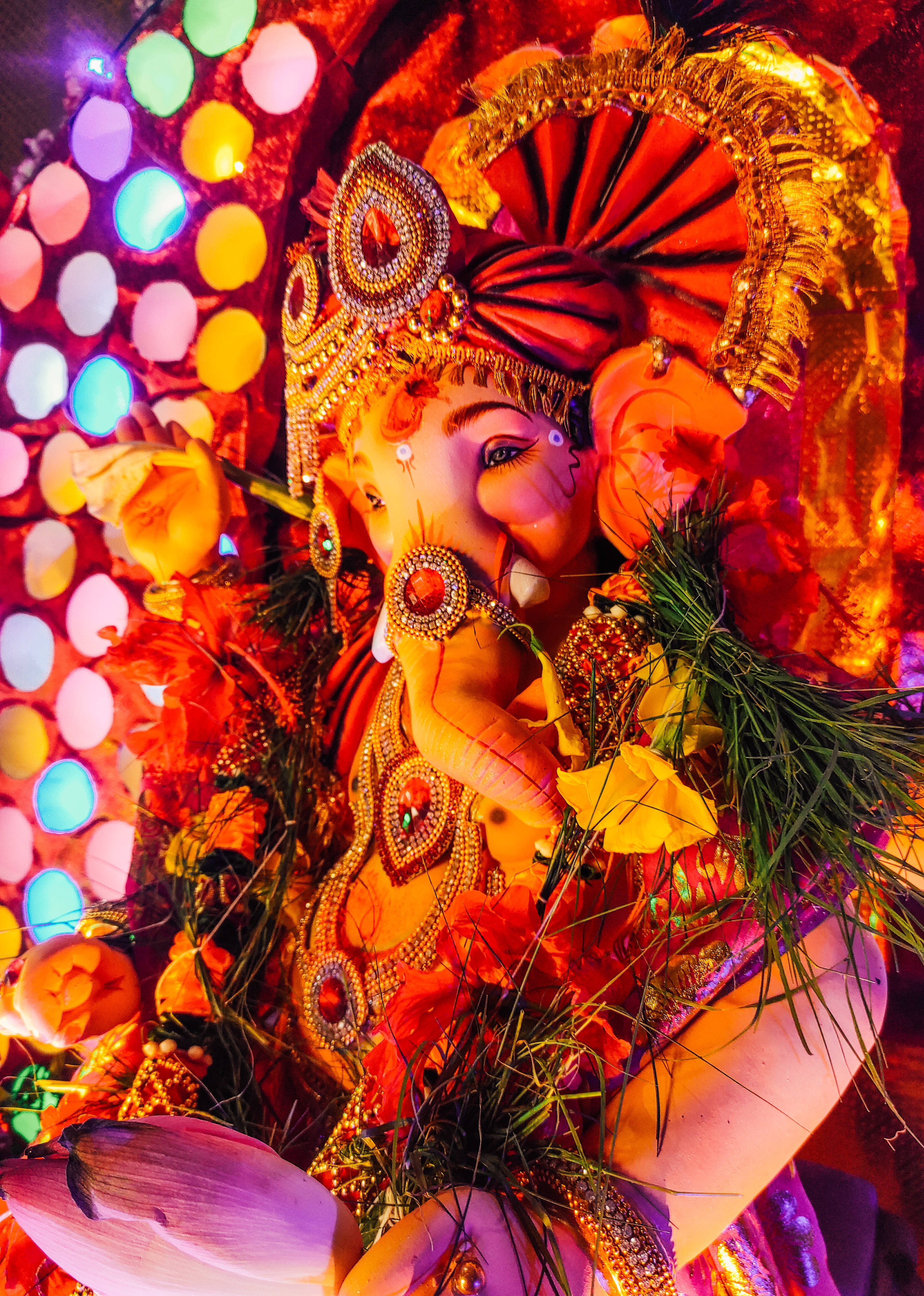 Ganesh, golden Ganesha statue, jewels, 4K Phone Wallpaper