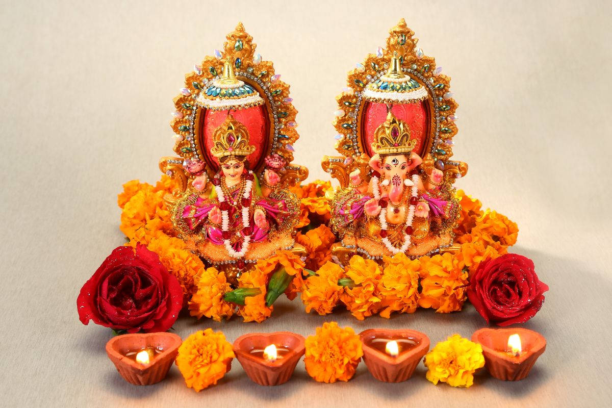 Ganesh, Lakshmi, marigolds, SD Desktop Wallpaper