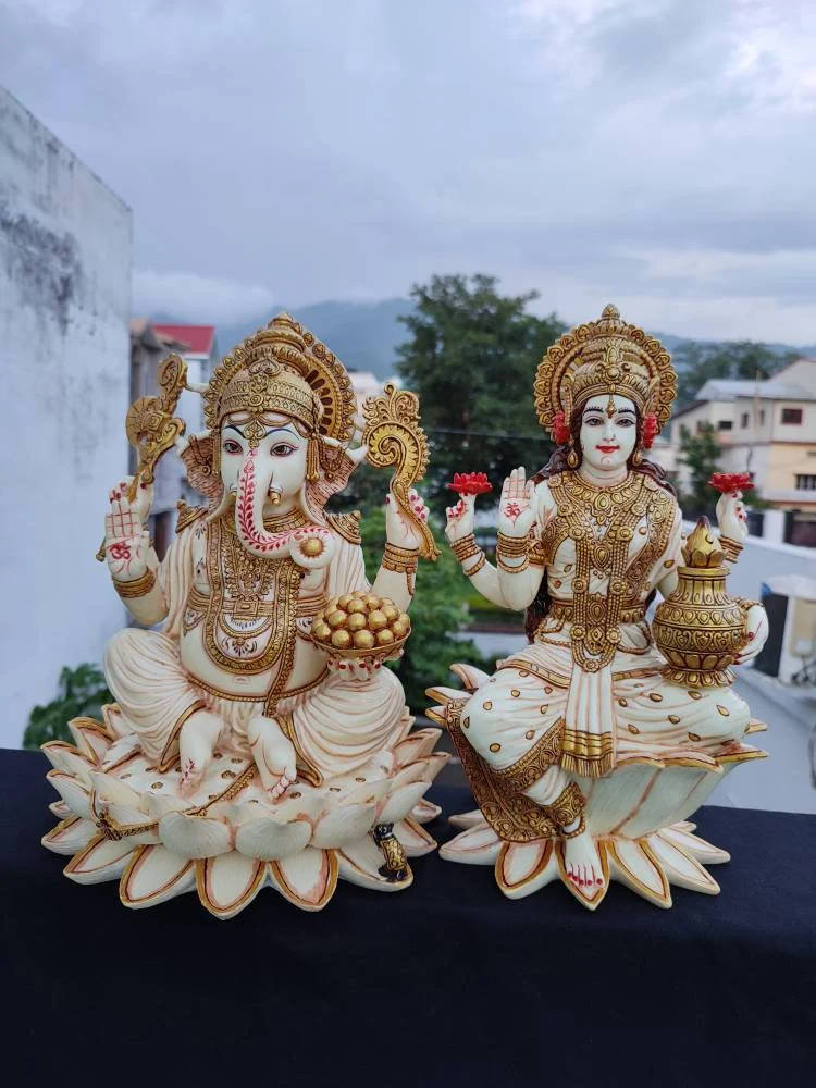 Ganesh Lakshmi, Diwali Celebration Altar, ivory and gold, SD Phone Wallpaper