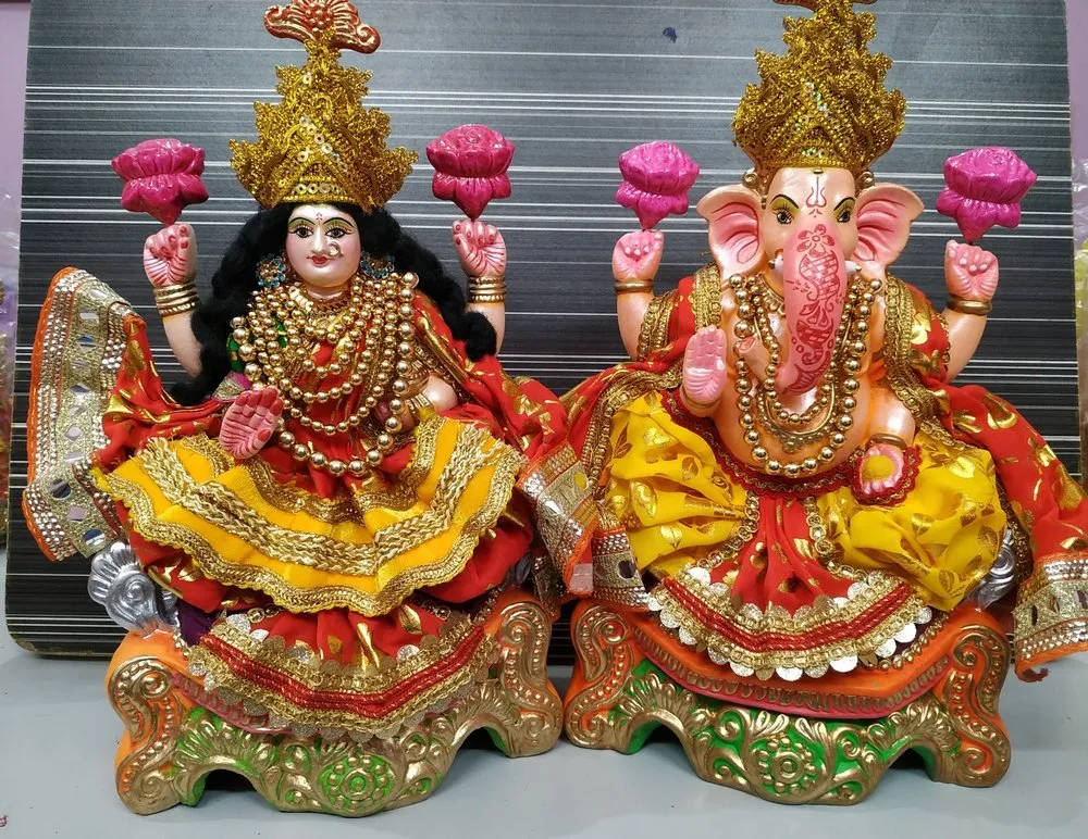 Ganesh Lakshmi, multicolor terracotta, vibrant red yellow and gold, SD Desktop Wallpaper