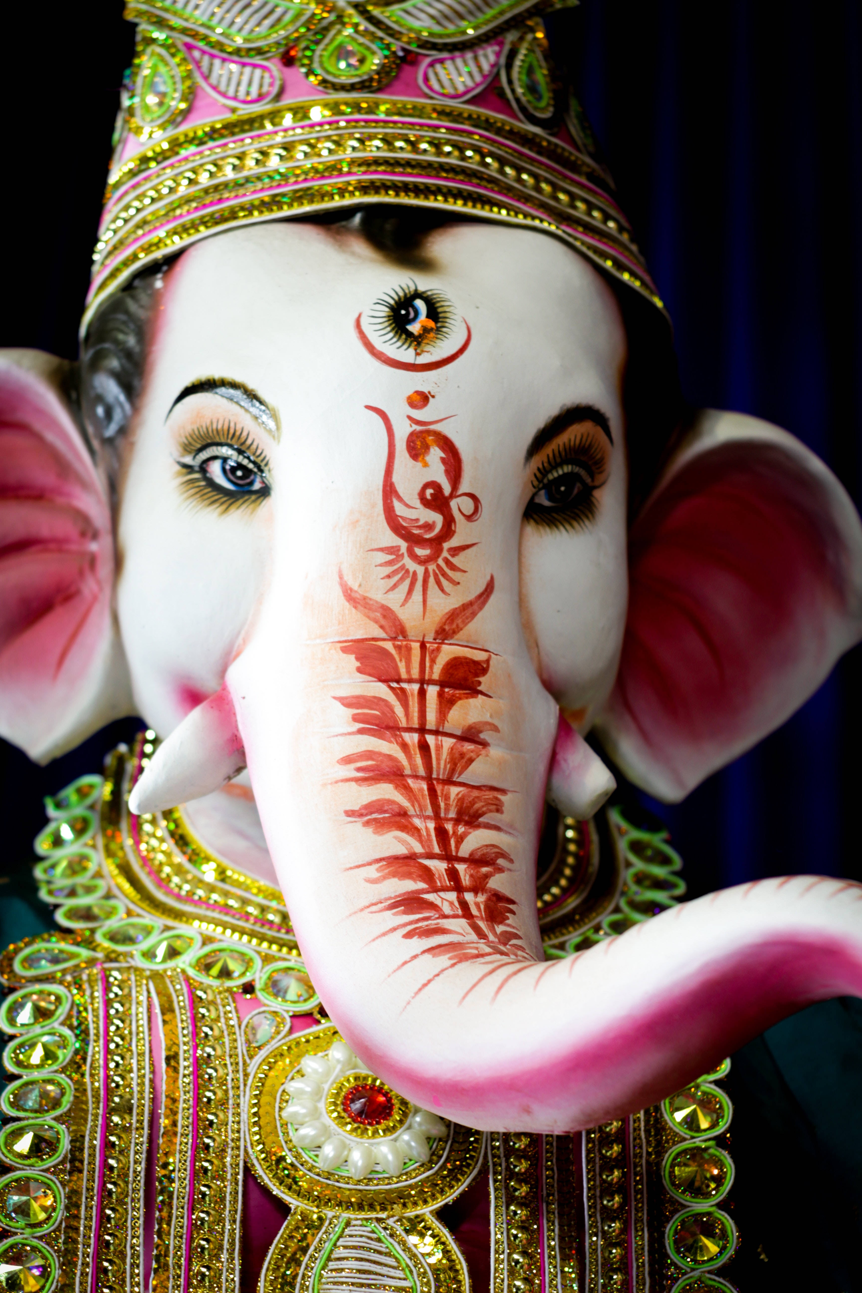 Ganesha, pink ears, gold crown, 5K Phone Wallpaper