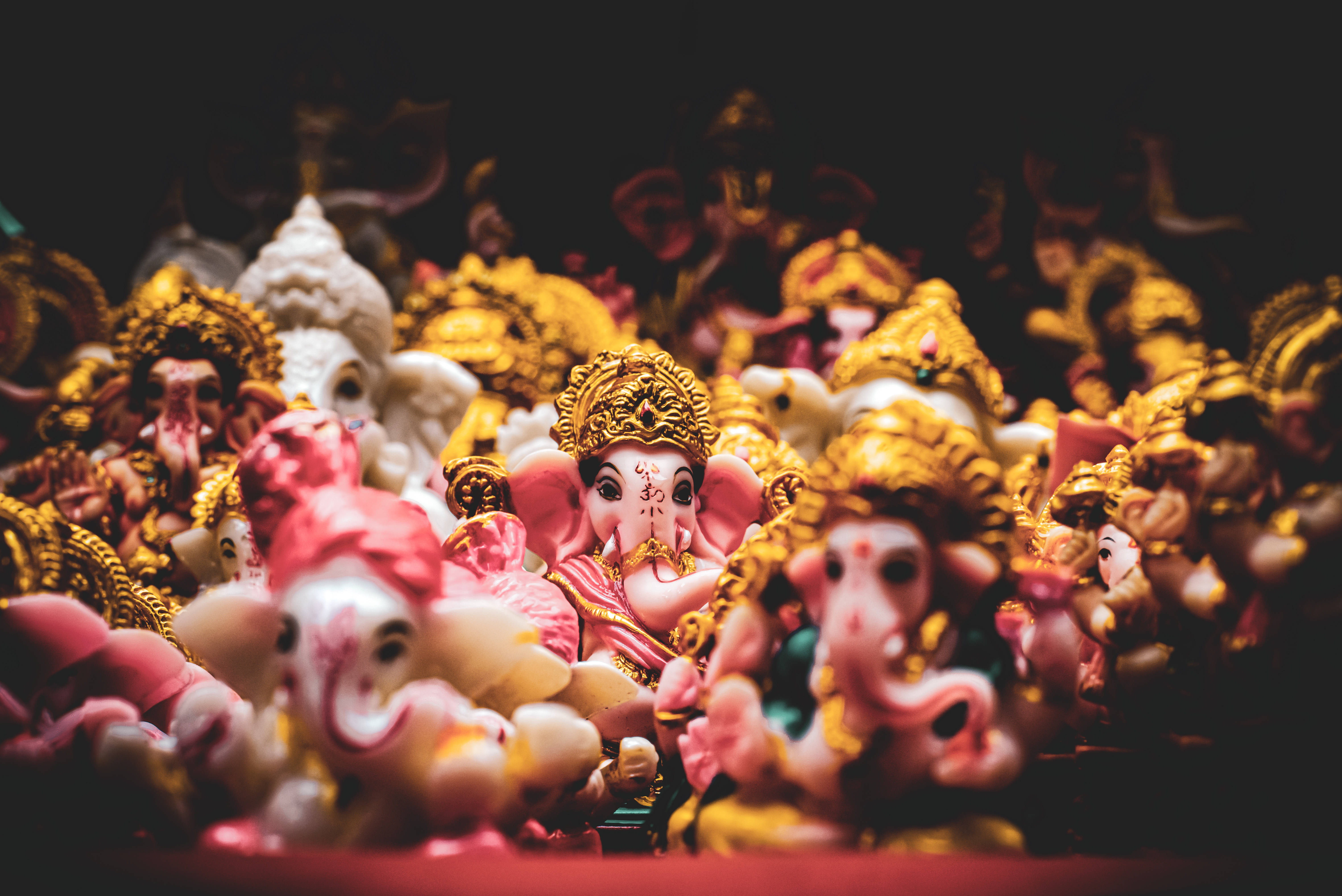 Ganpati Bappa, pink Ganesha figurine, golden and colorful Hindu deity statues, 5K Desktop Wallpaper