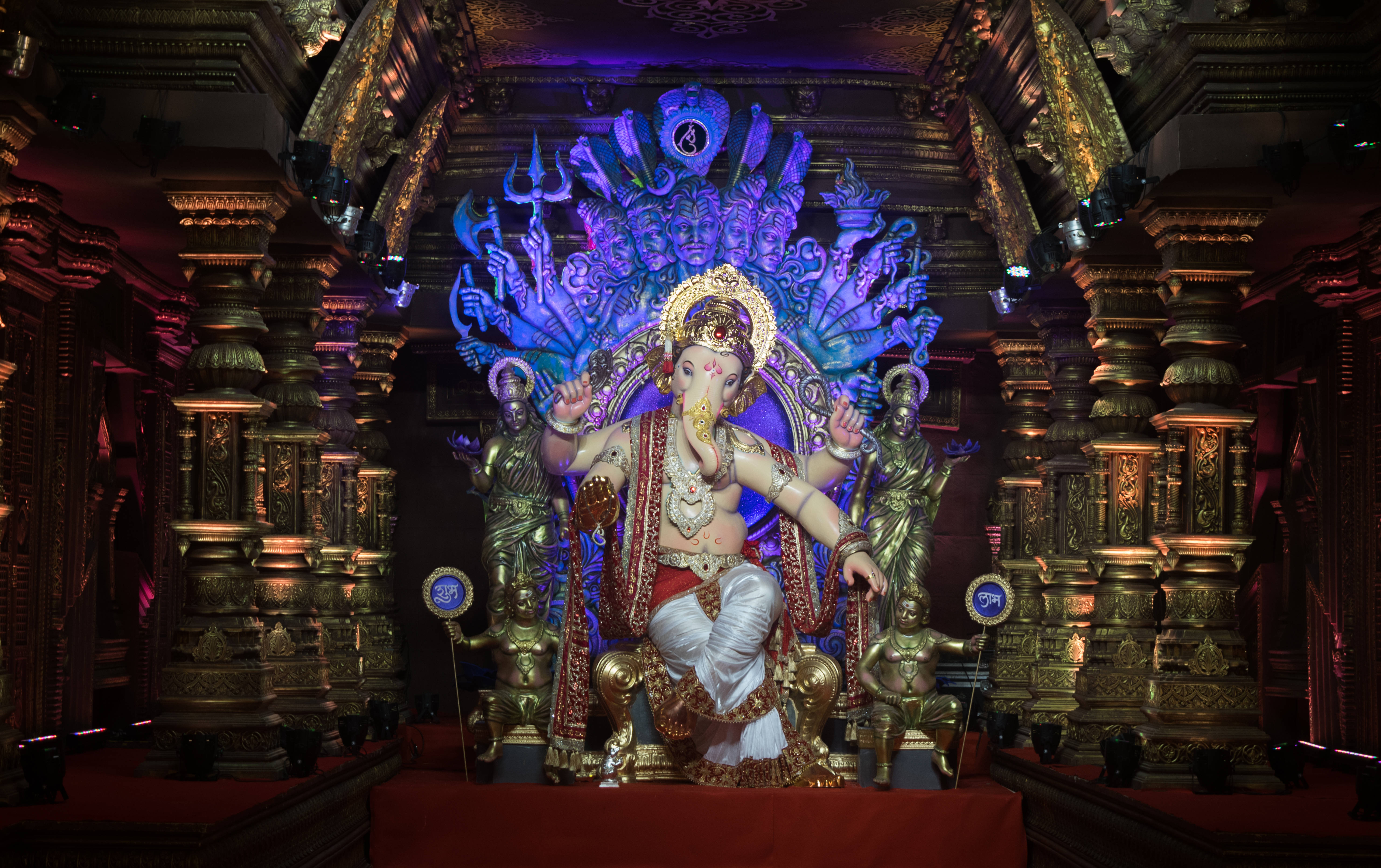 Ganpati HD, golden statue of Ganesha, multiple arms, 5K Desktop Wallpaper