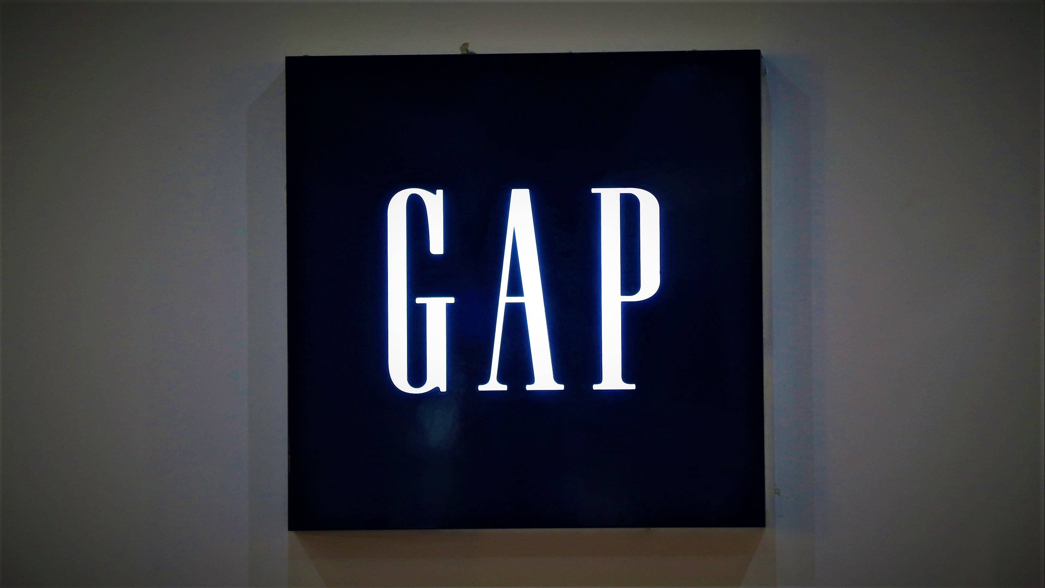 GAP logo, glowing white, plain wall, 2K Desktop Wallpaper