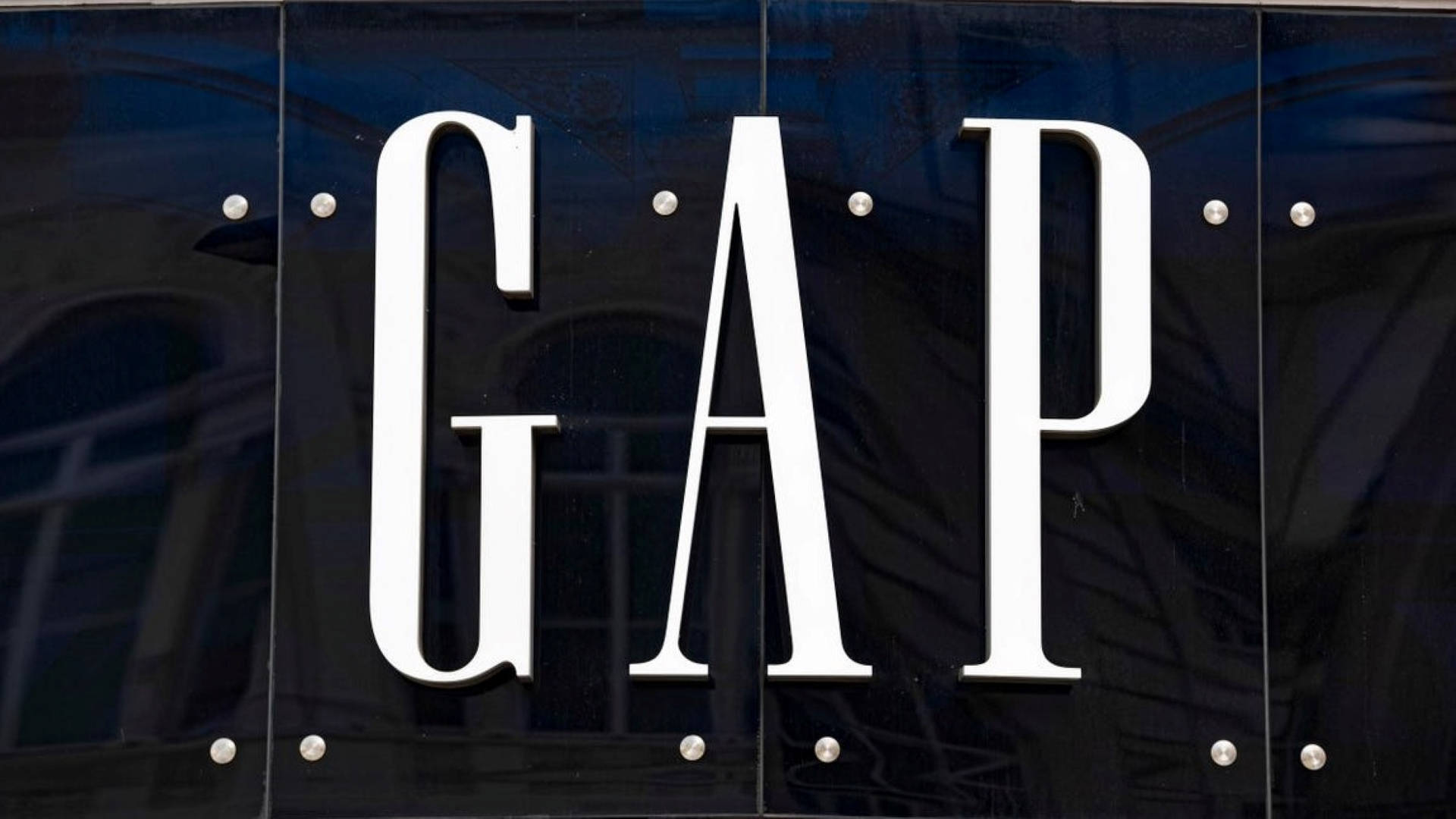 GAP, white, dark blue reflective surface, Full HD Desktop Wallpaper
