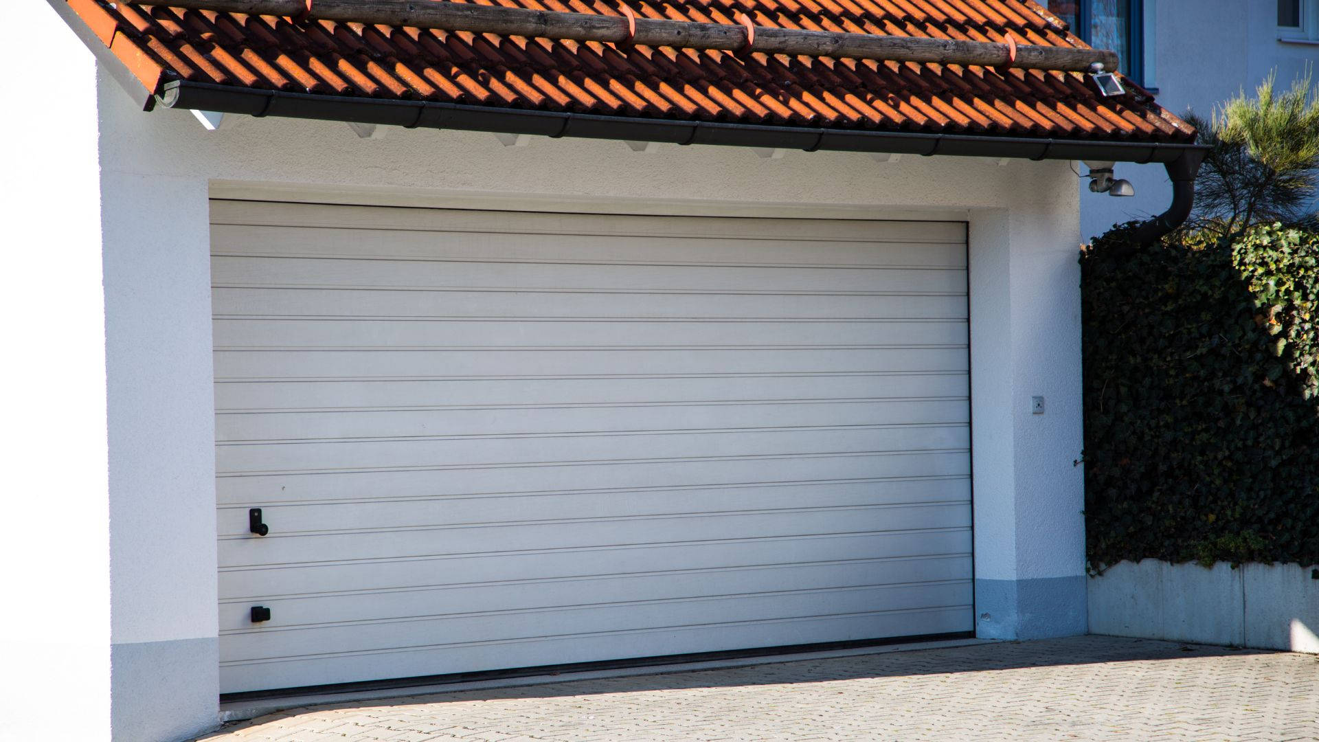white garage door, red-tiled roof, sunlight, Full HD Desktop Wallpaper