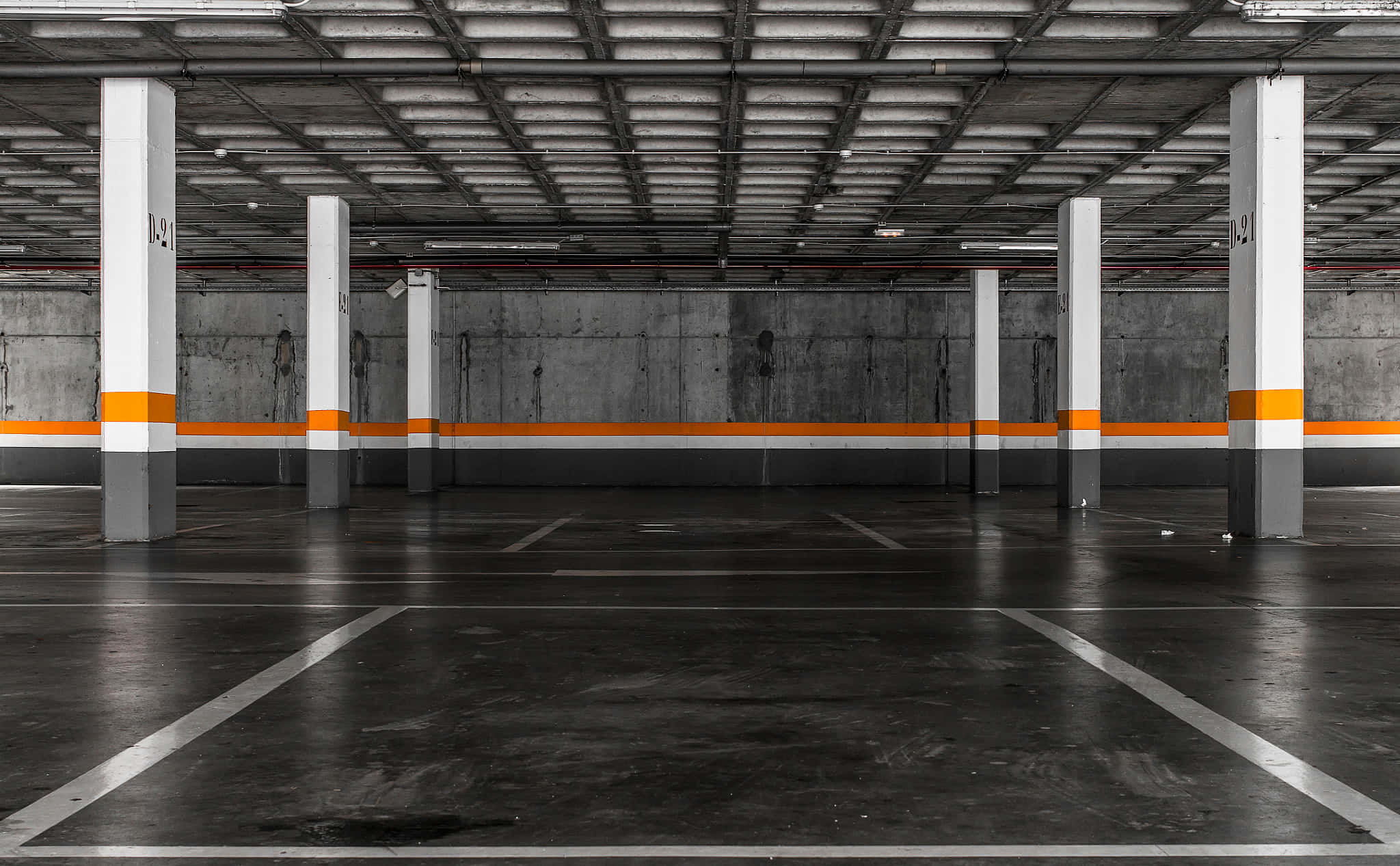 underground garage, concrete pillars, orange stripes, Full HD Desktop Wallpaper