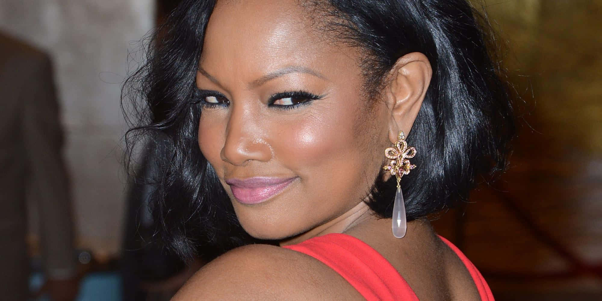 Garcelle Beauvais, red top, ornate dangling earrings, Full HD Desktop Wallpaper
