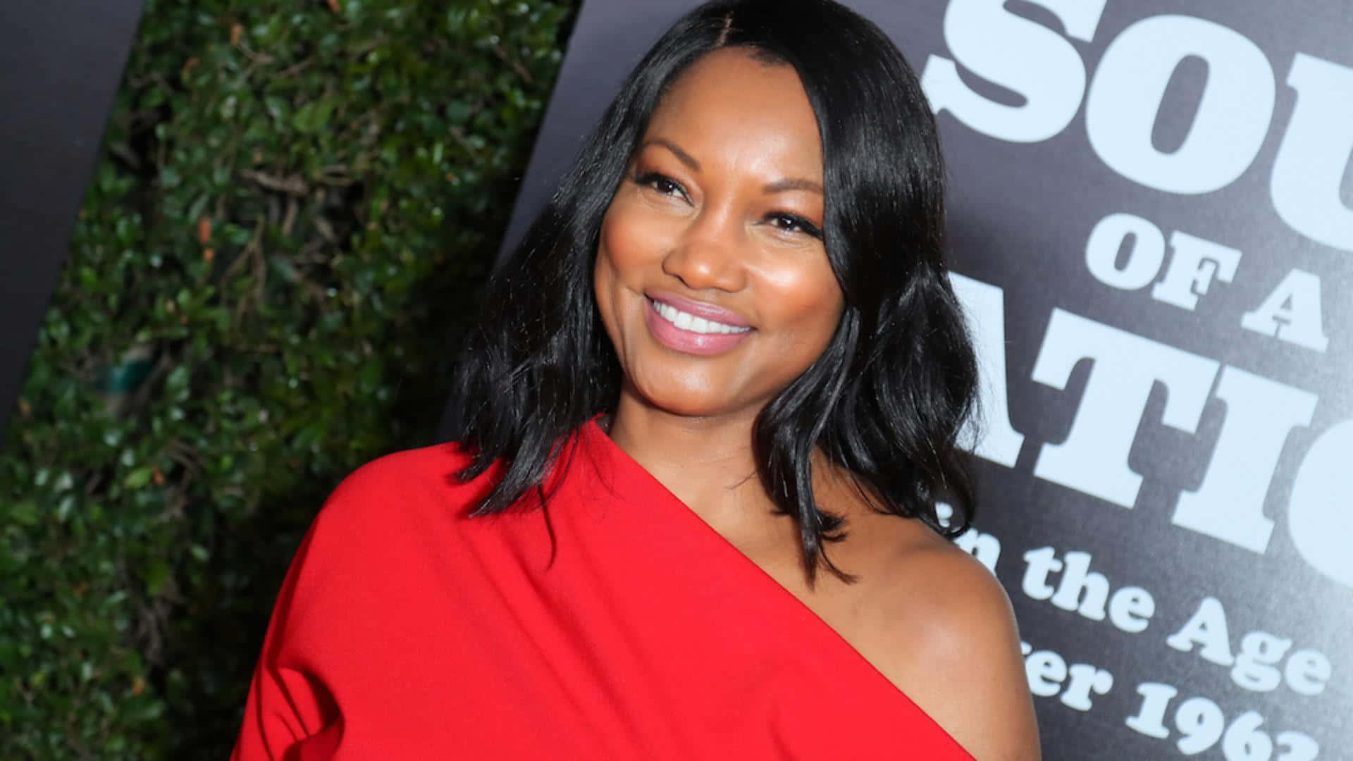 Garcelle Beauvais, red one-shoulder dress, green hedge, Full HD Desktop Wallpaper