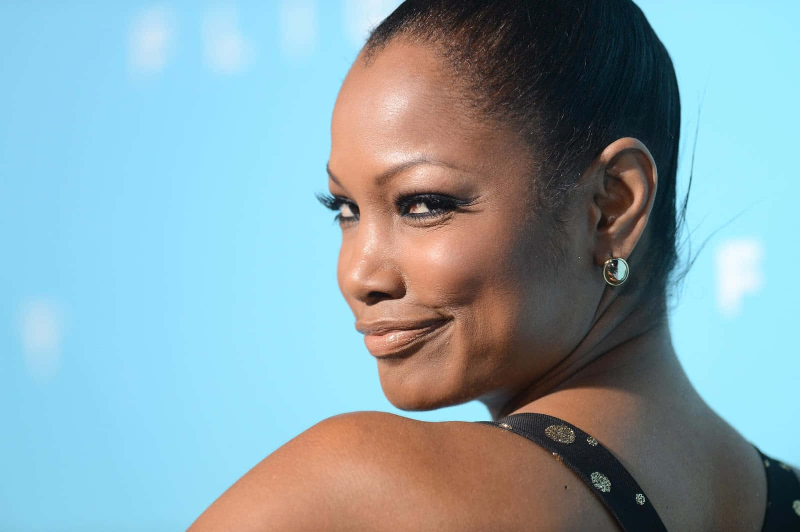 Garcelle Beauvais, sleek dark hair, bold eyeliner, HD Desktop Wallpaper