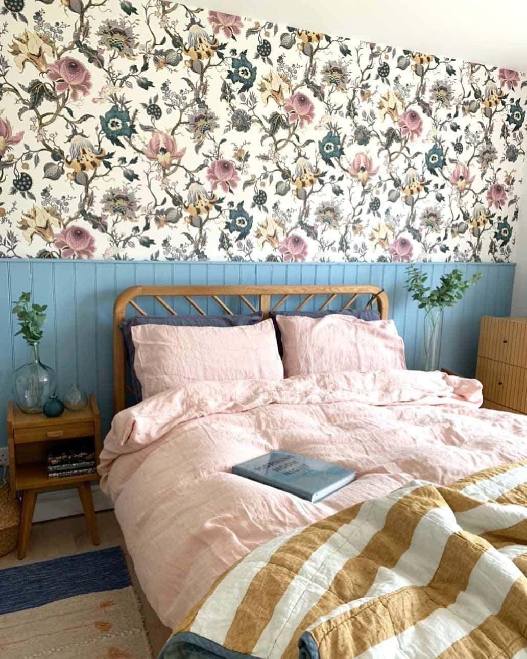 pink linens, striped blanket, blue wainscoting, HD Phone Wallpaper