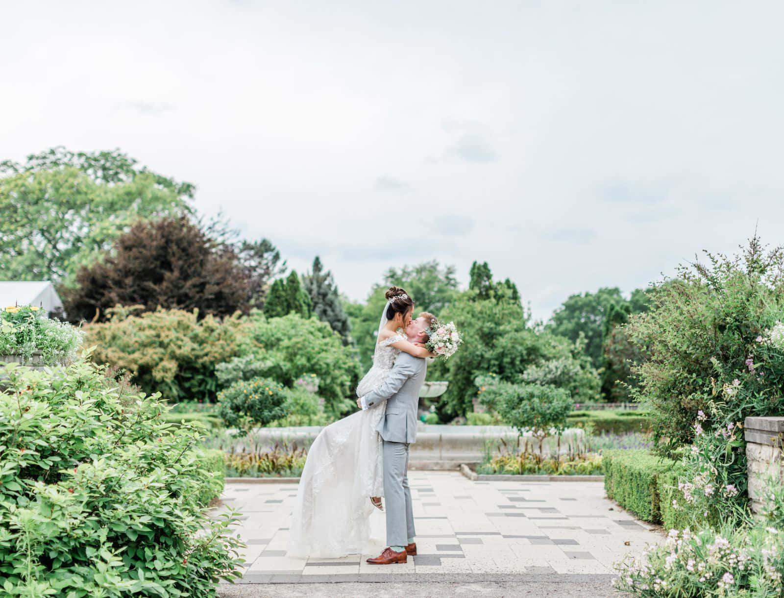 garden wedding, lush garden, groom, HD Desktop Wallpaper