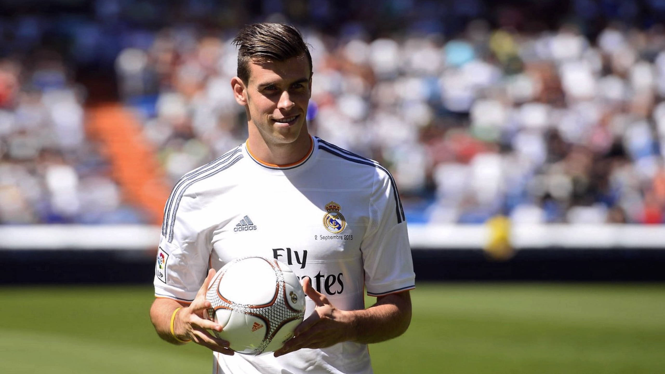 Gareth Bale, white Real Madrid jersey, soccer ball, 2K Desktop Wallpaper