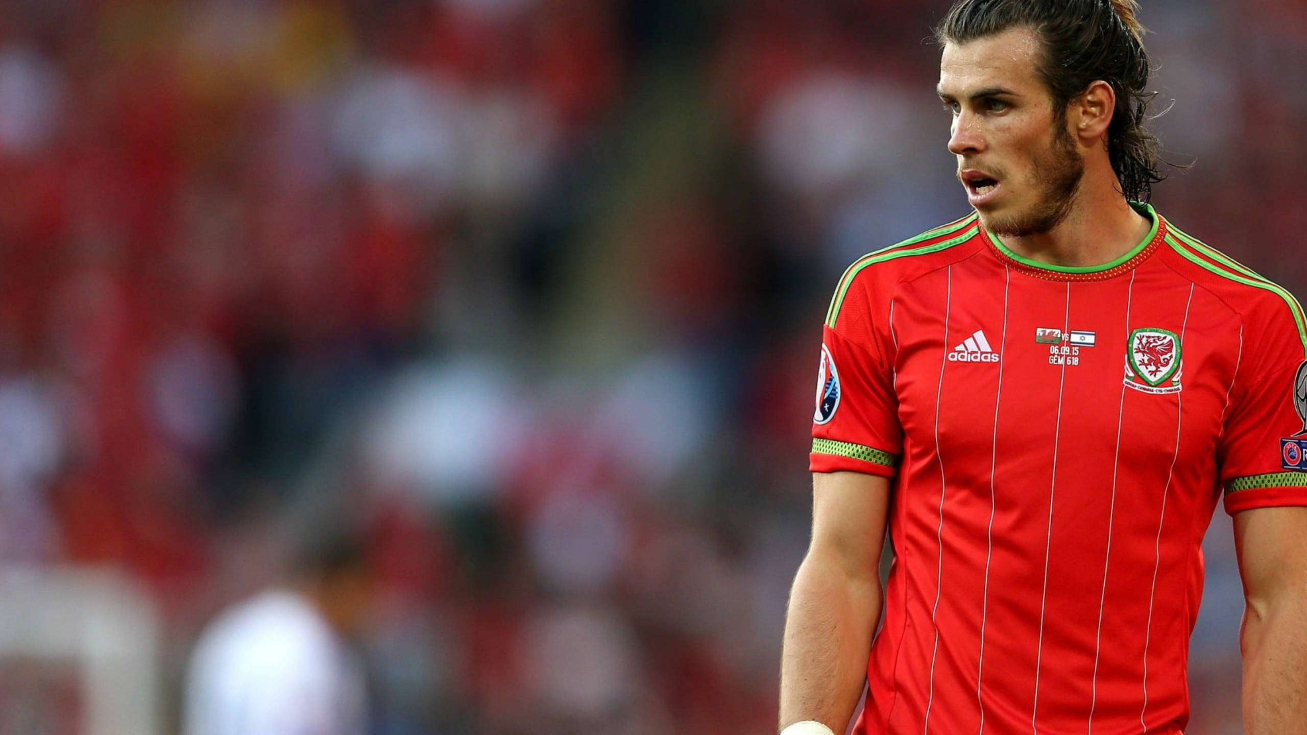 Gareth Bale, red national team jersey, field, 2K Desktop Wallpaper