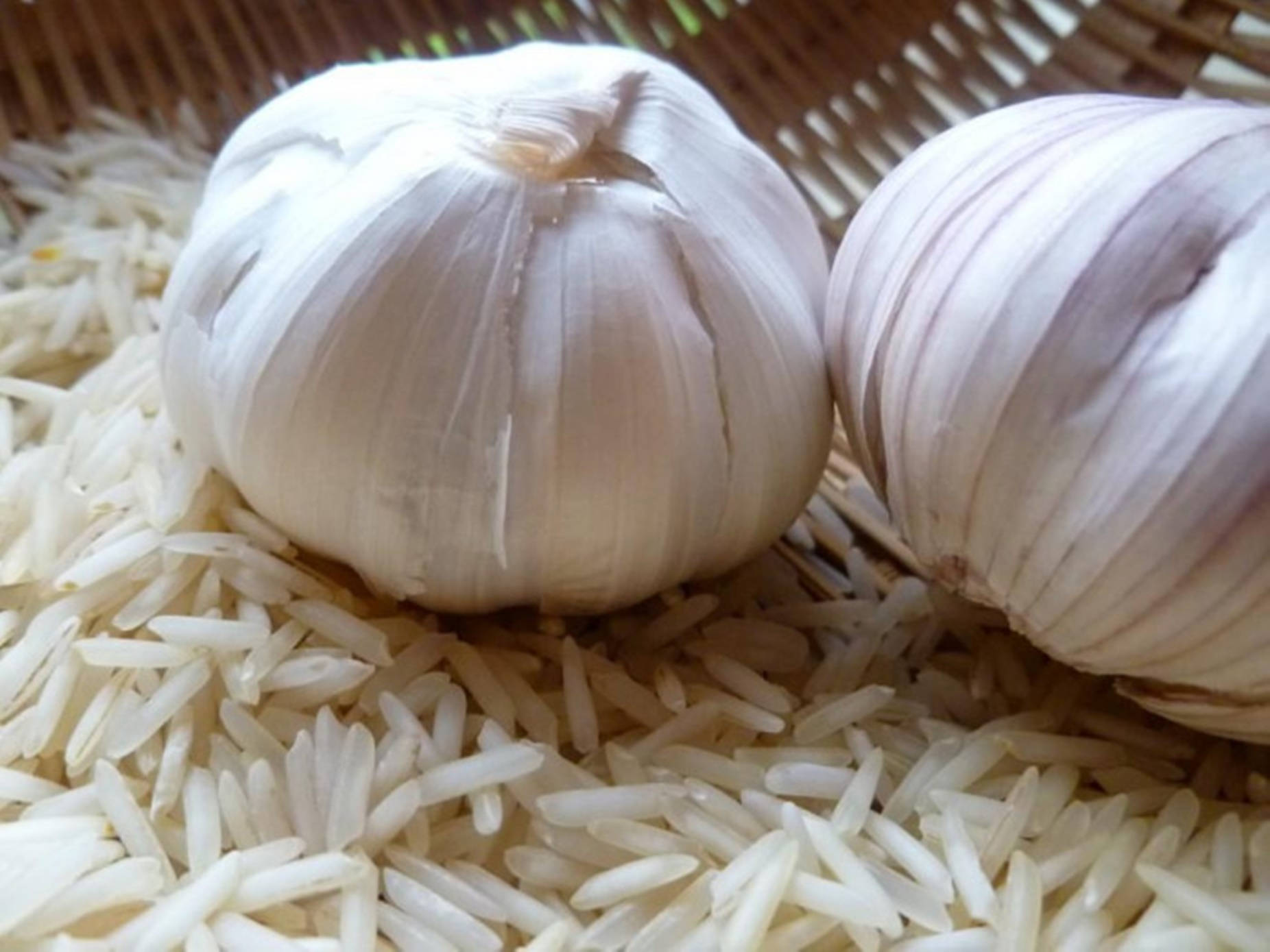 garlic bulbs, white rice, woven bamboo basket, HD Desktop Wallpaper