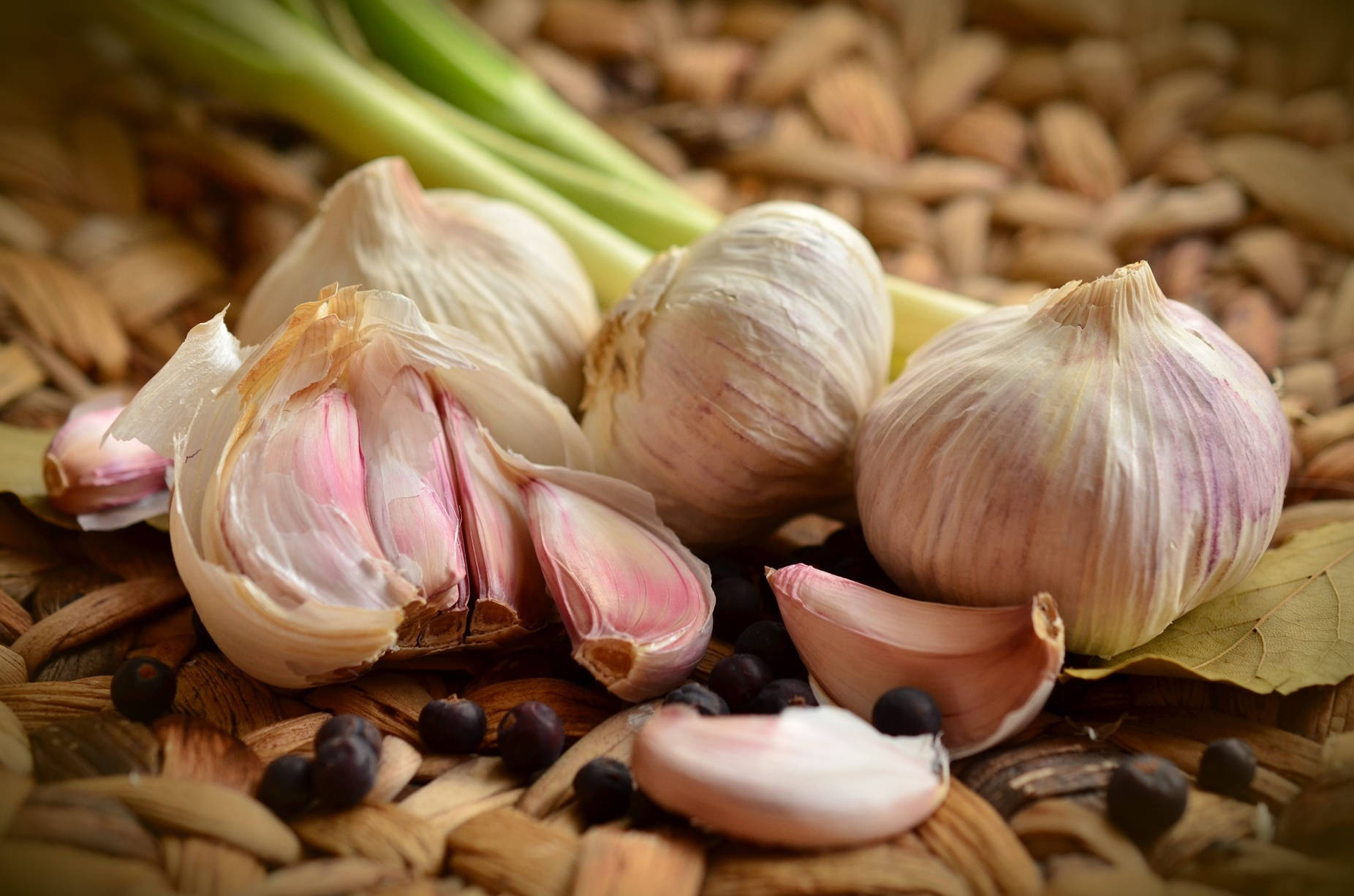 garlic, cloves, peppercorns, HD Desktop Wallpaper