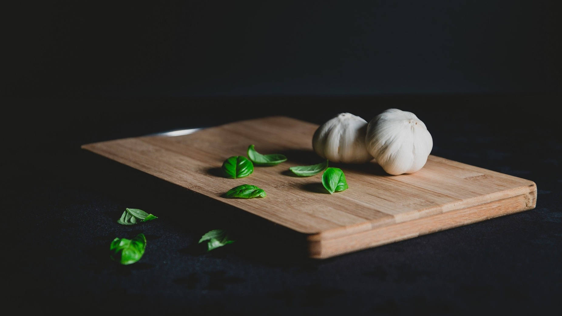garlic bulbs, fresh basil leaves, wooden cutting board, HD Desktop Wallpaper