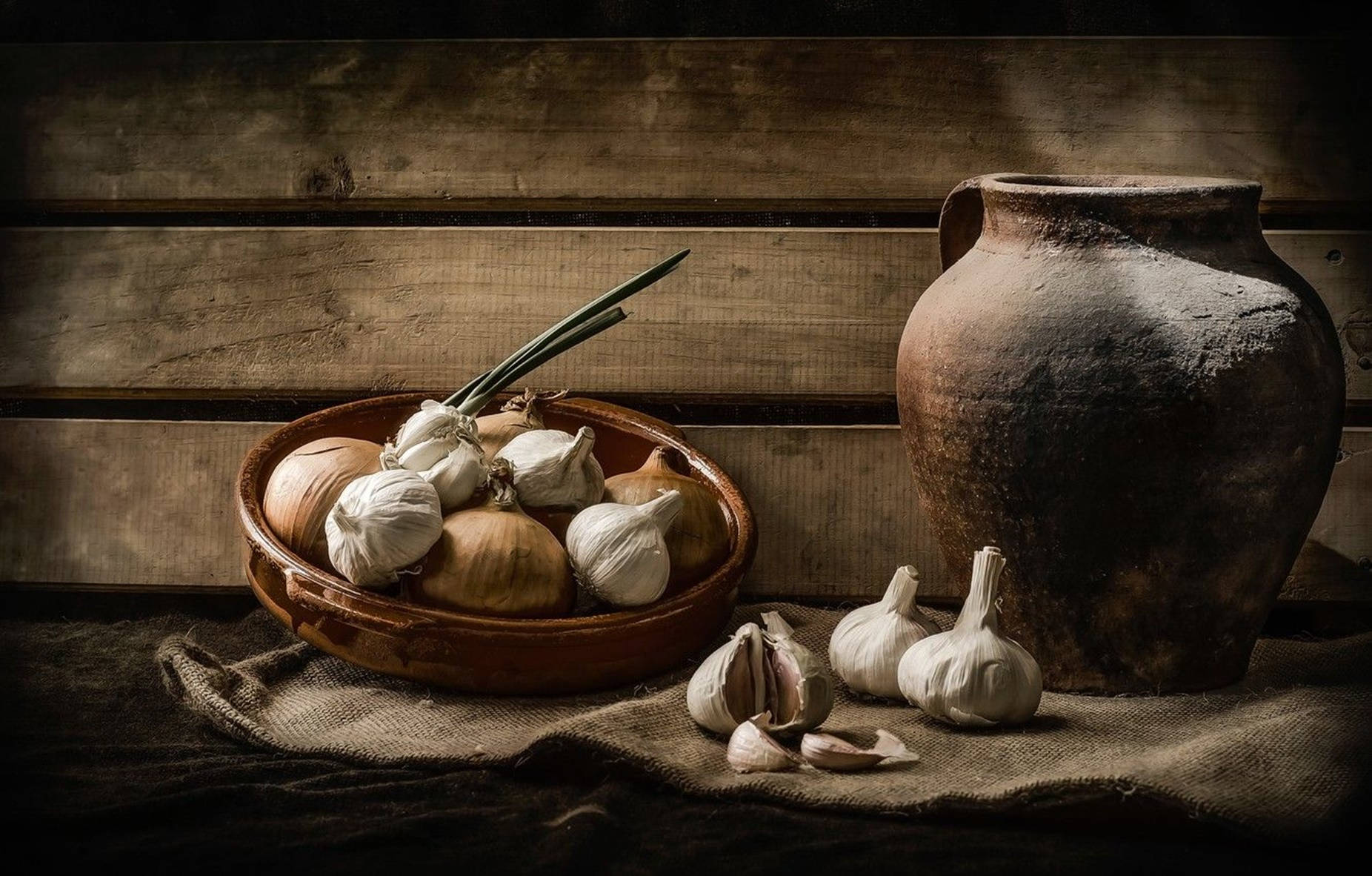 garlic, vintage jar, clay jar, HD Desktop Wallpaper