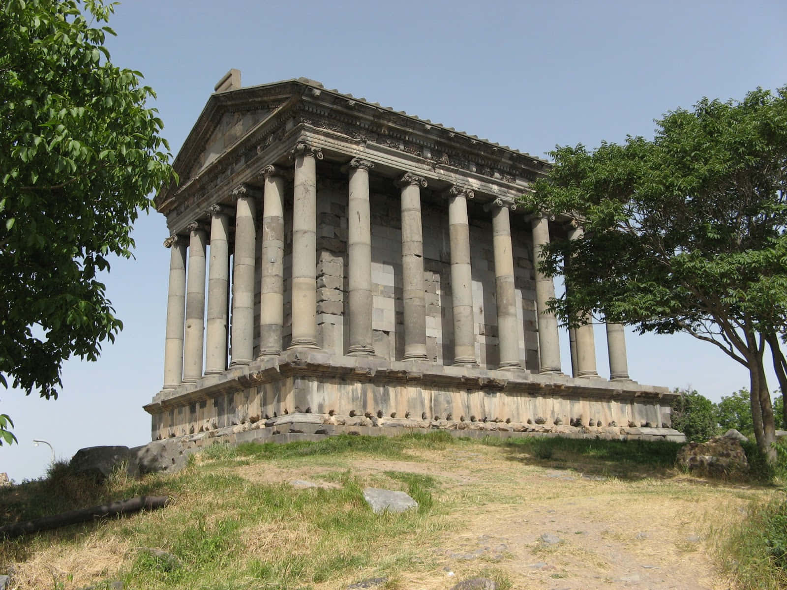 Garni Temple, tall columns, grassy hill, HD Desktop Wallpaper