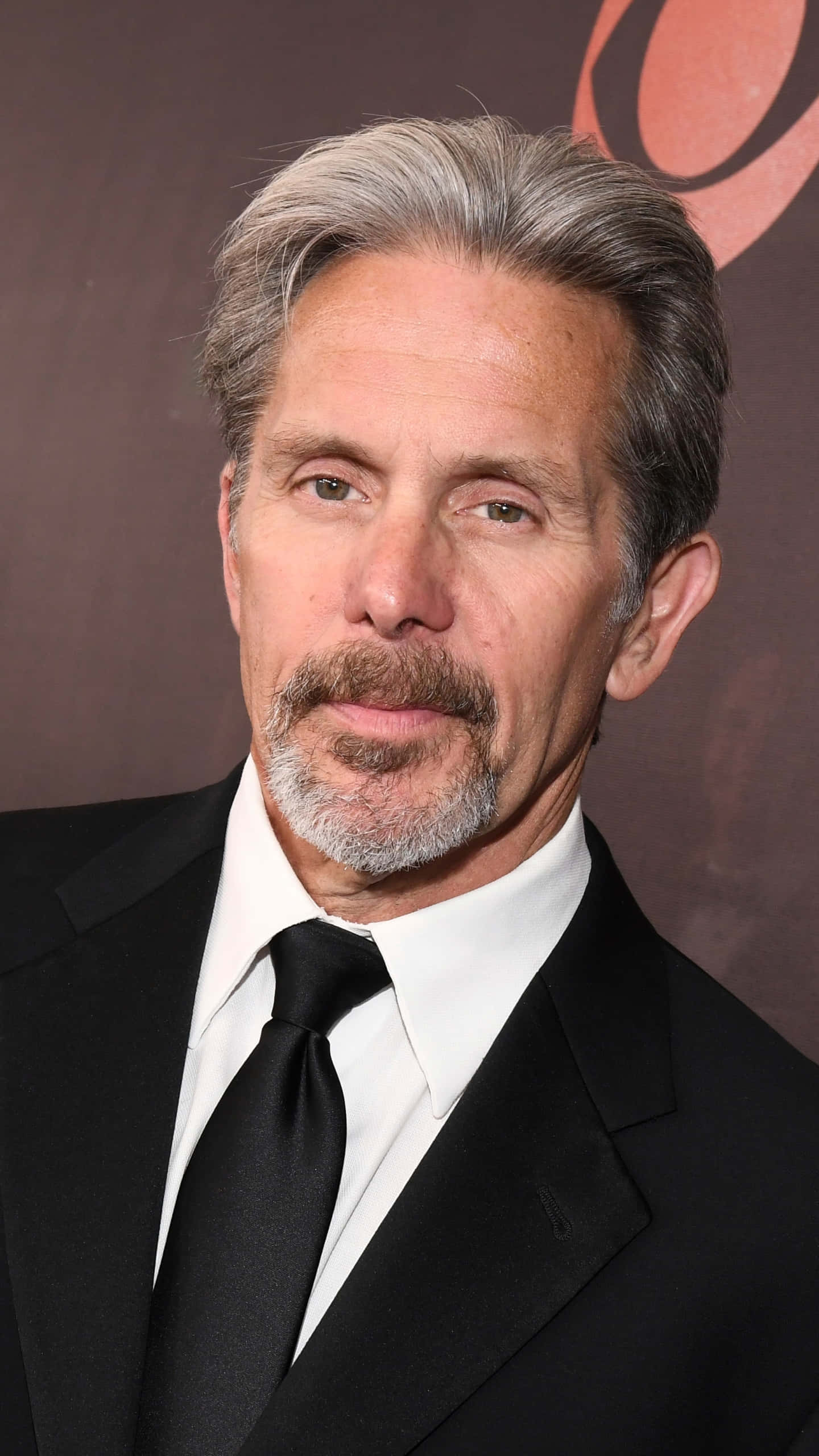 Gary Cole, black suit, gray hair, 2K Phone Wallpaper