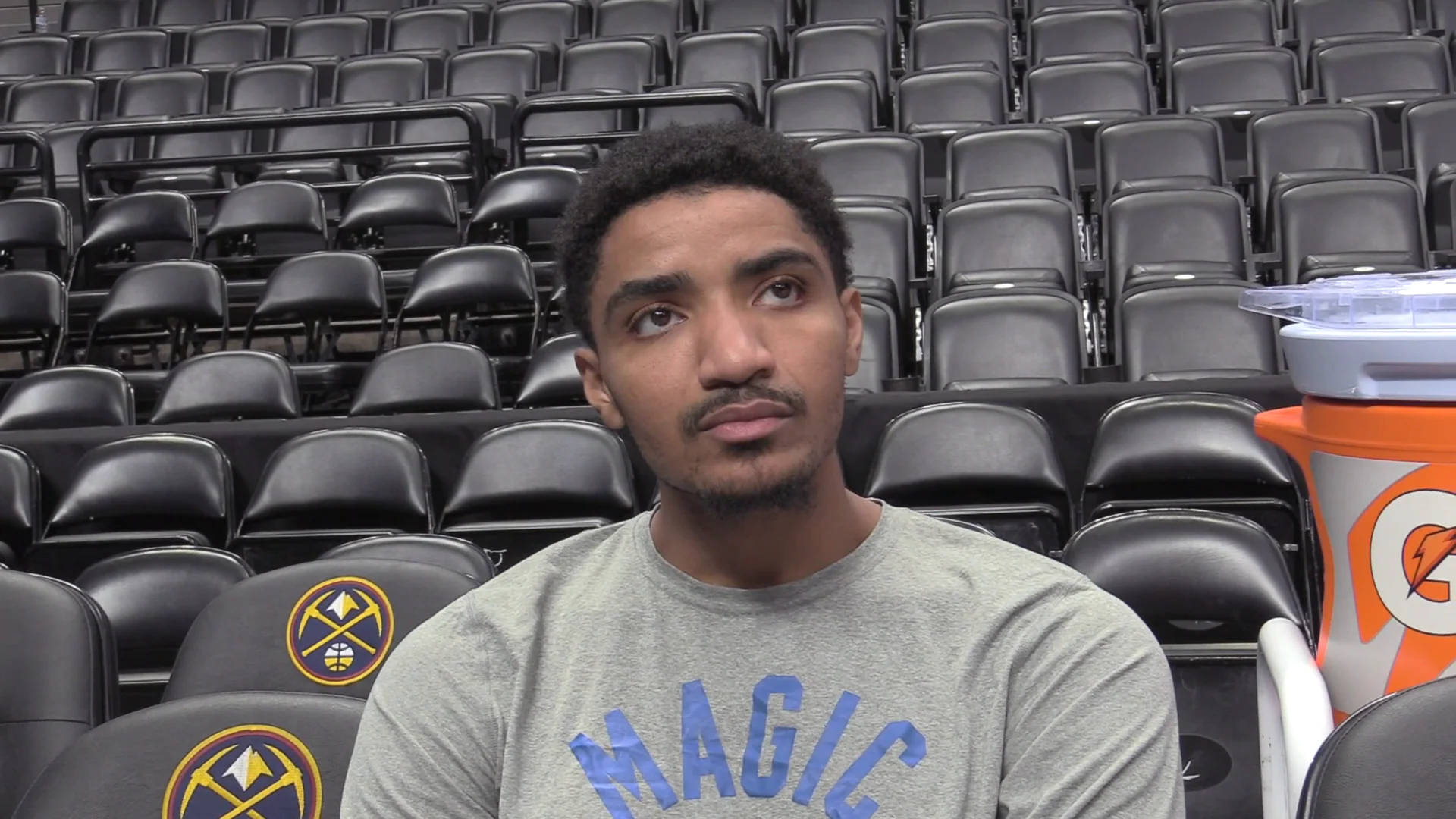 Gary Harris, MAGIC t-shirt, black stadium seats, Full HD Desktop Wallpaper