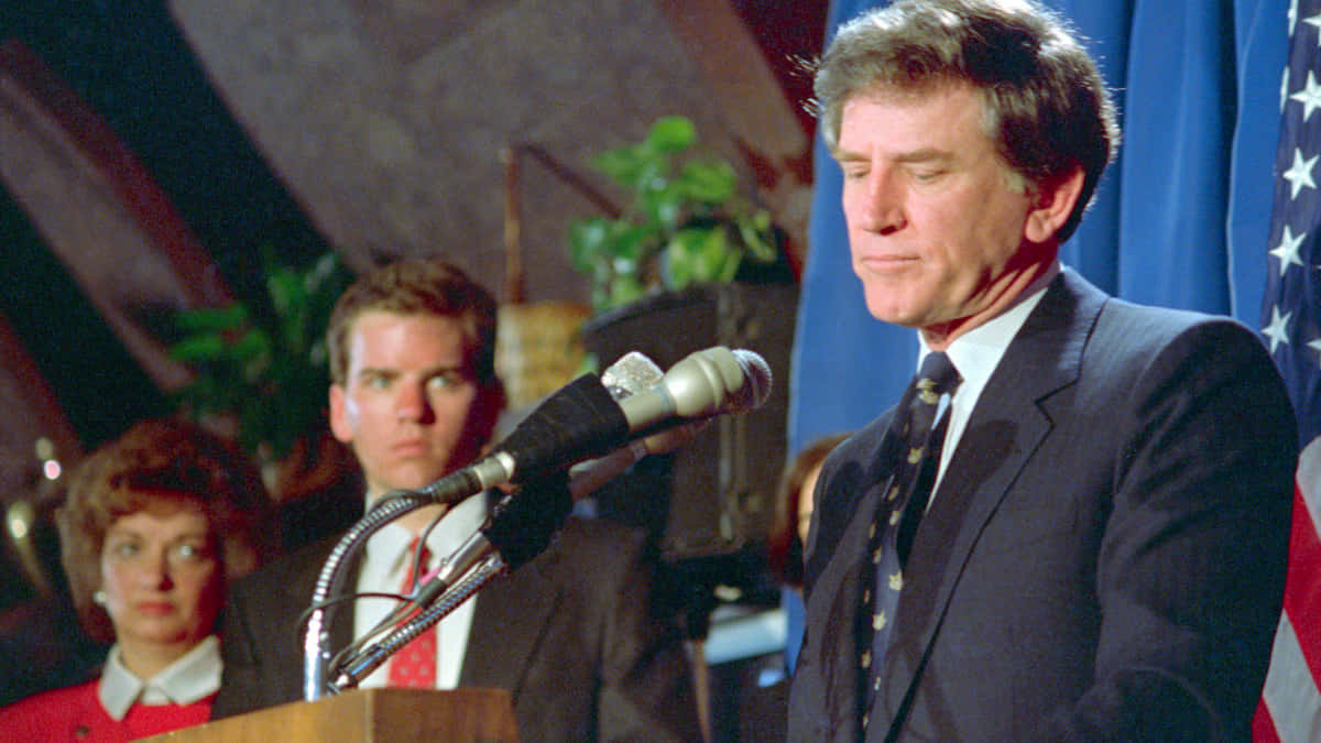 Gary Hart, podium, microphones, SD Desktop Wallpaper