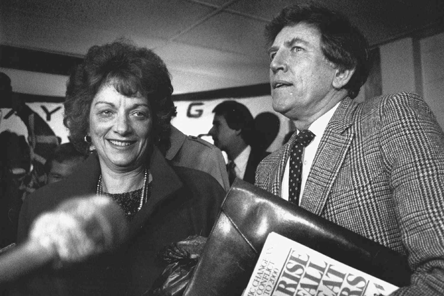 Gary Hart, checkered suit, newspaper, HD Desktop Wallpaper