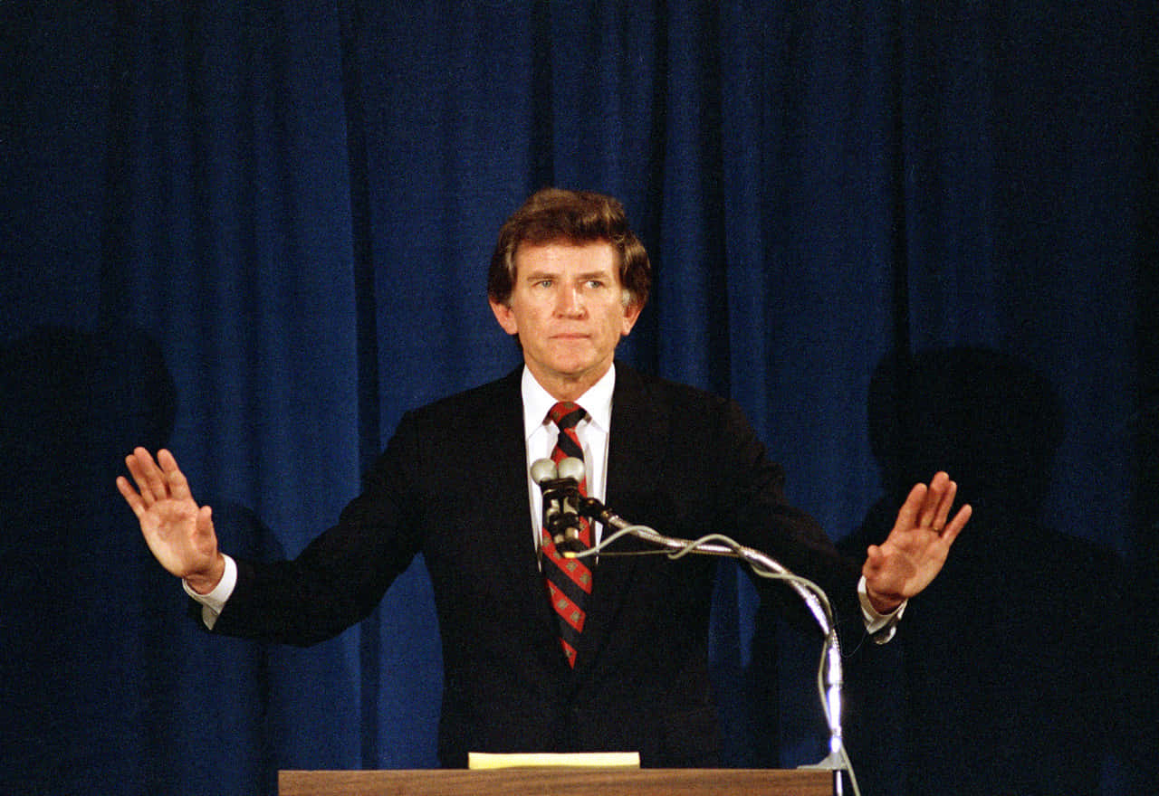 Gary Hart, podium, dark suit, HD Desktop Wallpaper