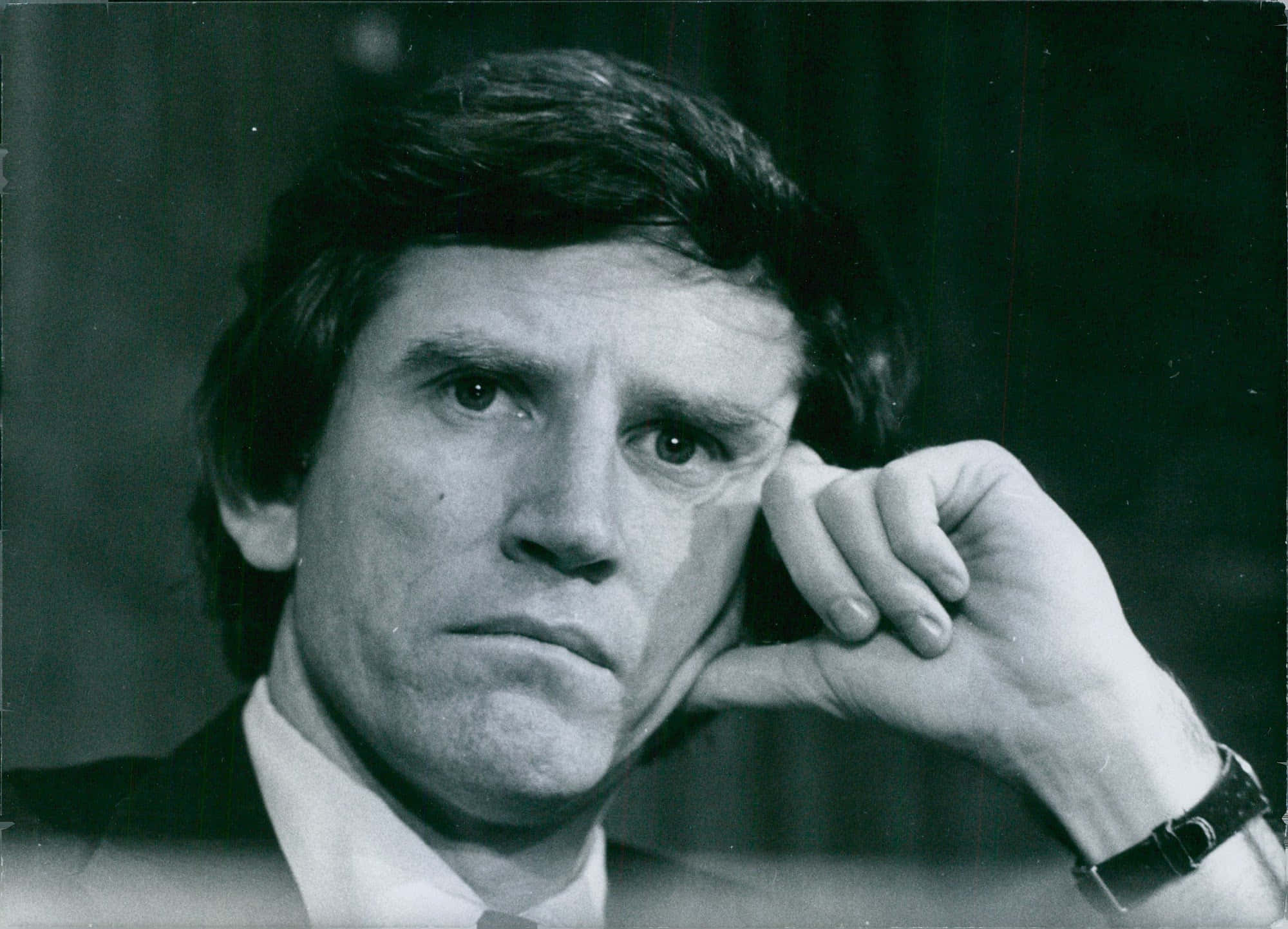 Gary Hart, black and white portrait, man in a suit, Full HD Desktop Wallpaper