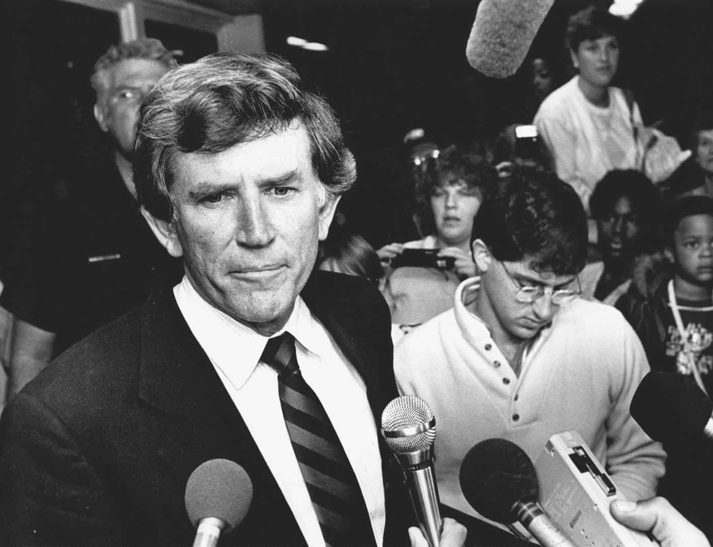 Gary Hart, press conference, reporters, HD Desktop Wallpaper