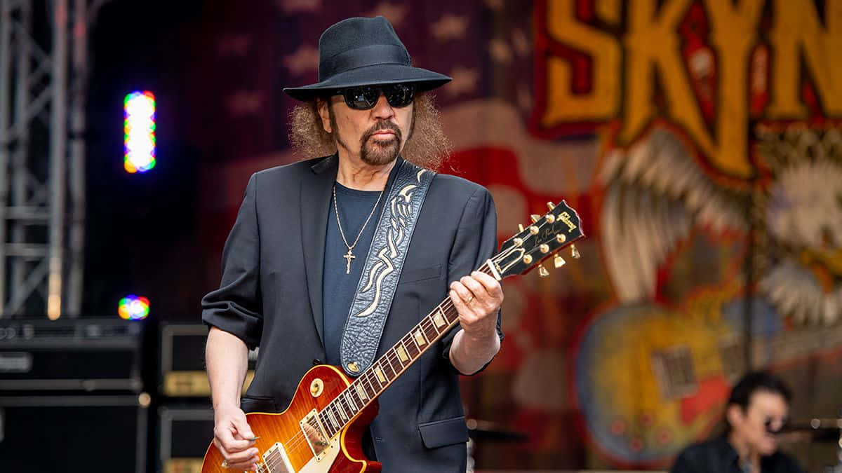 Gary Rossington, sunburst electric guitar, black fedora, SD Desktop Wallpaper