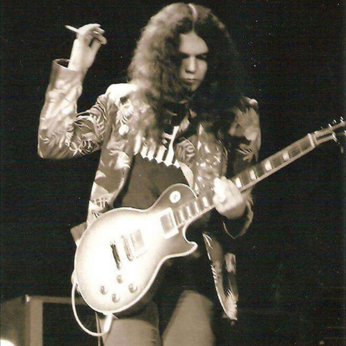 Gary Rossington, black and white photo, long-haired guitarist, SD Desktop Wallpaper