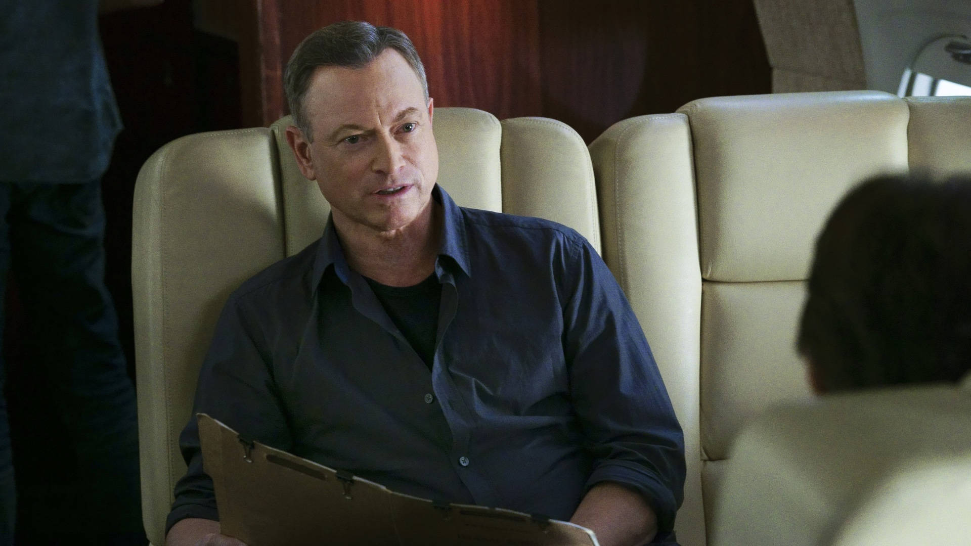 Gary Sinise, private jet cabin, cream leather seat, Full HD Desktop Wallpaper