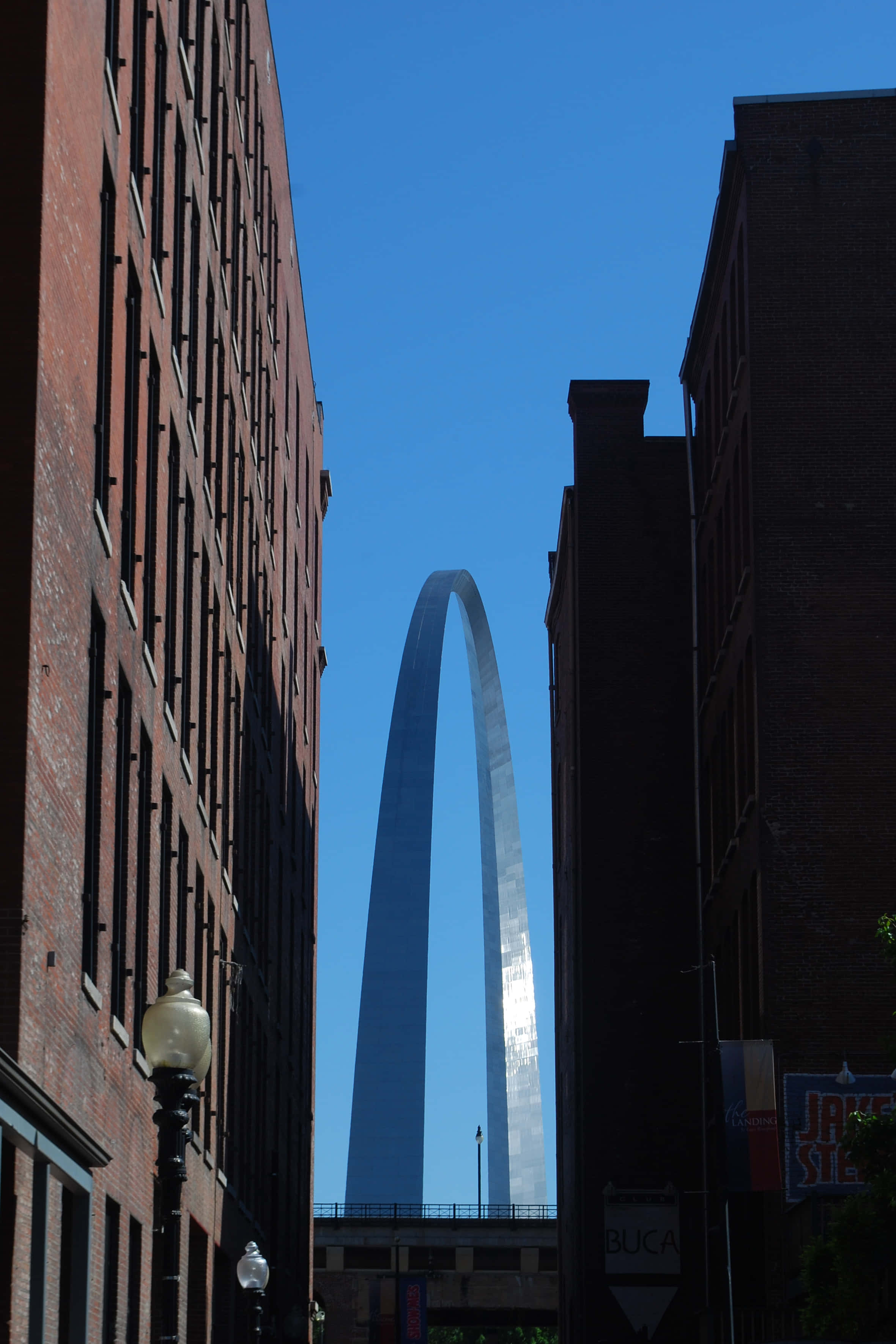 Gateway Arch, brick buildings, clear blue sky, 2K Phone Wallpaper