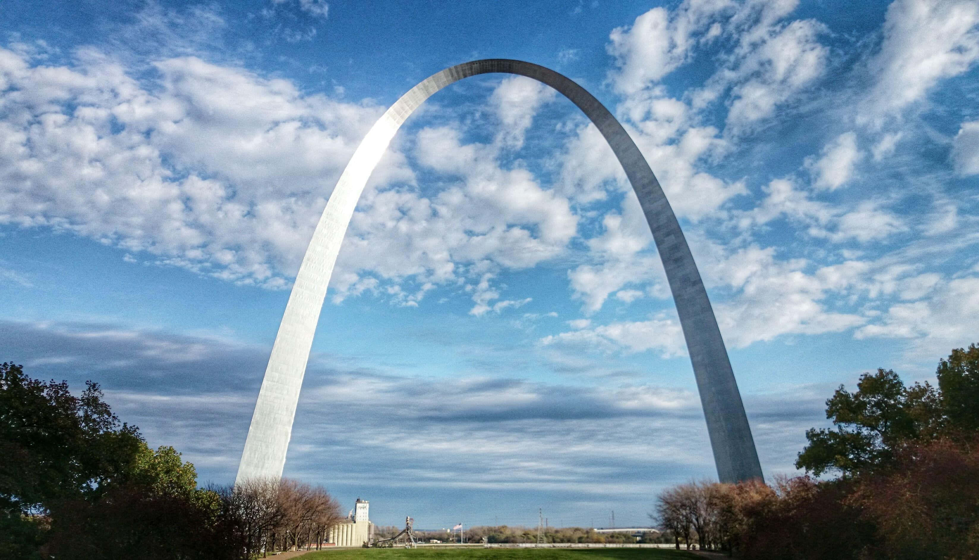 Gateway Arch, green, brown, 2K Desktop Wallpaper