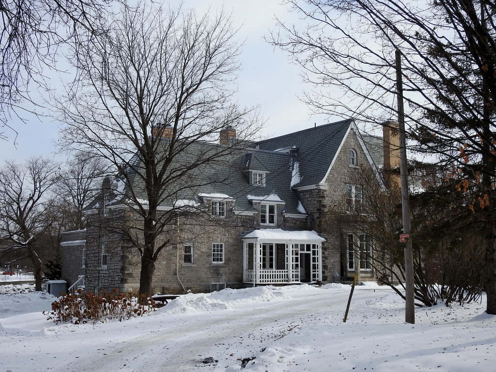 Gatineau, winter residence, snow-covered roof, SD Desktop Wallpaper