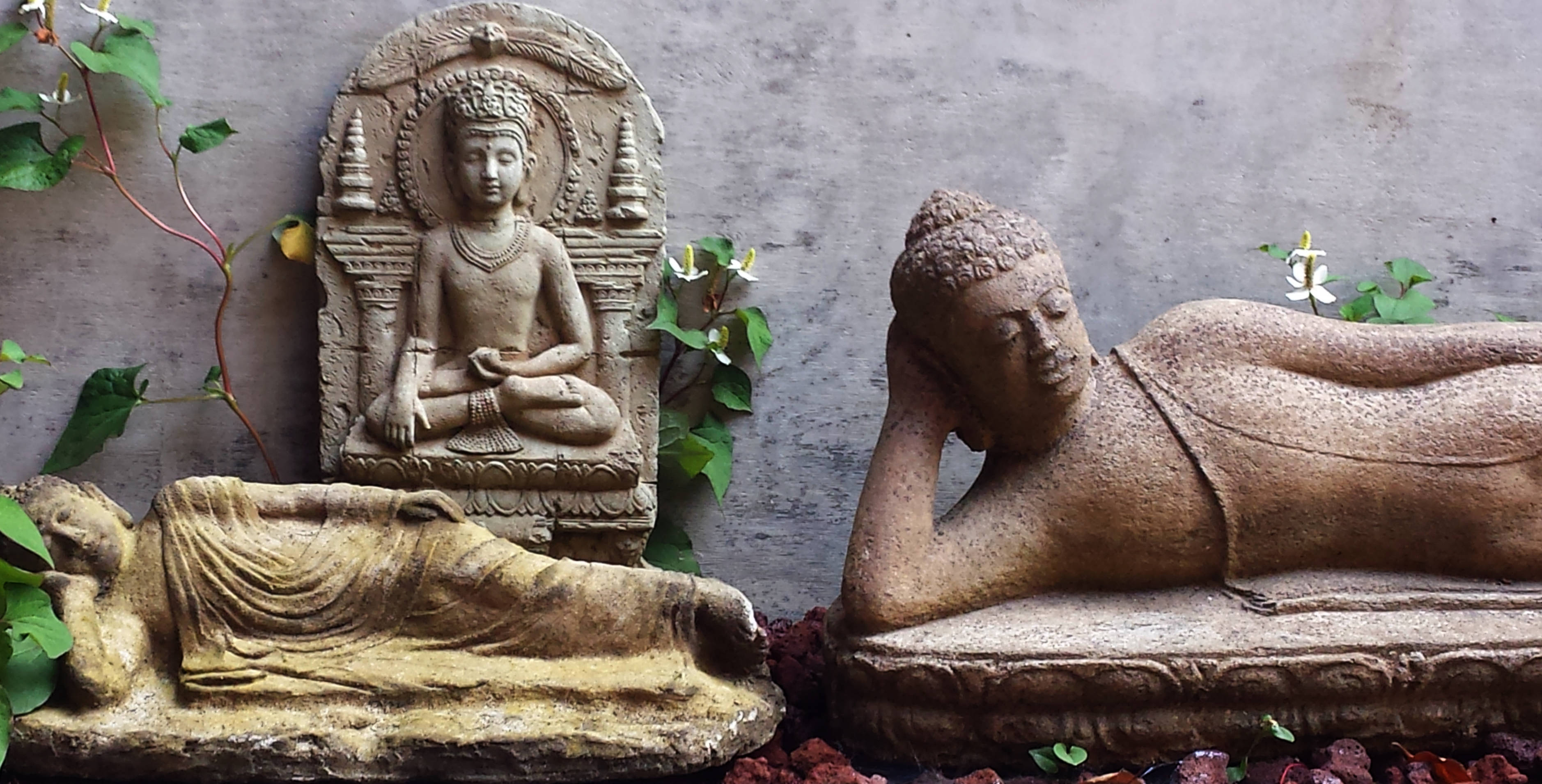 Gautam Buddha, sculpted stone statue, weathered stone Buddha statues, 2K Desktop Wallpaper