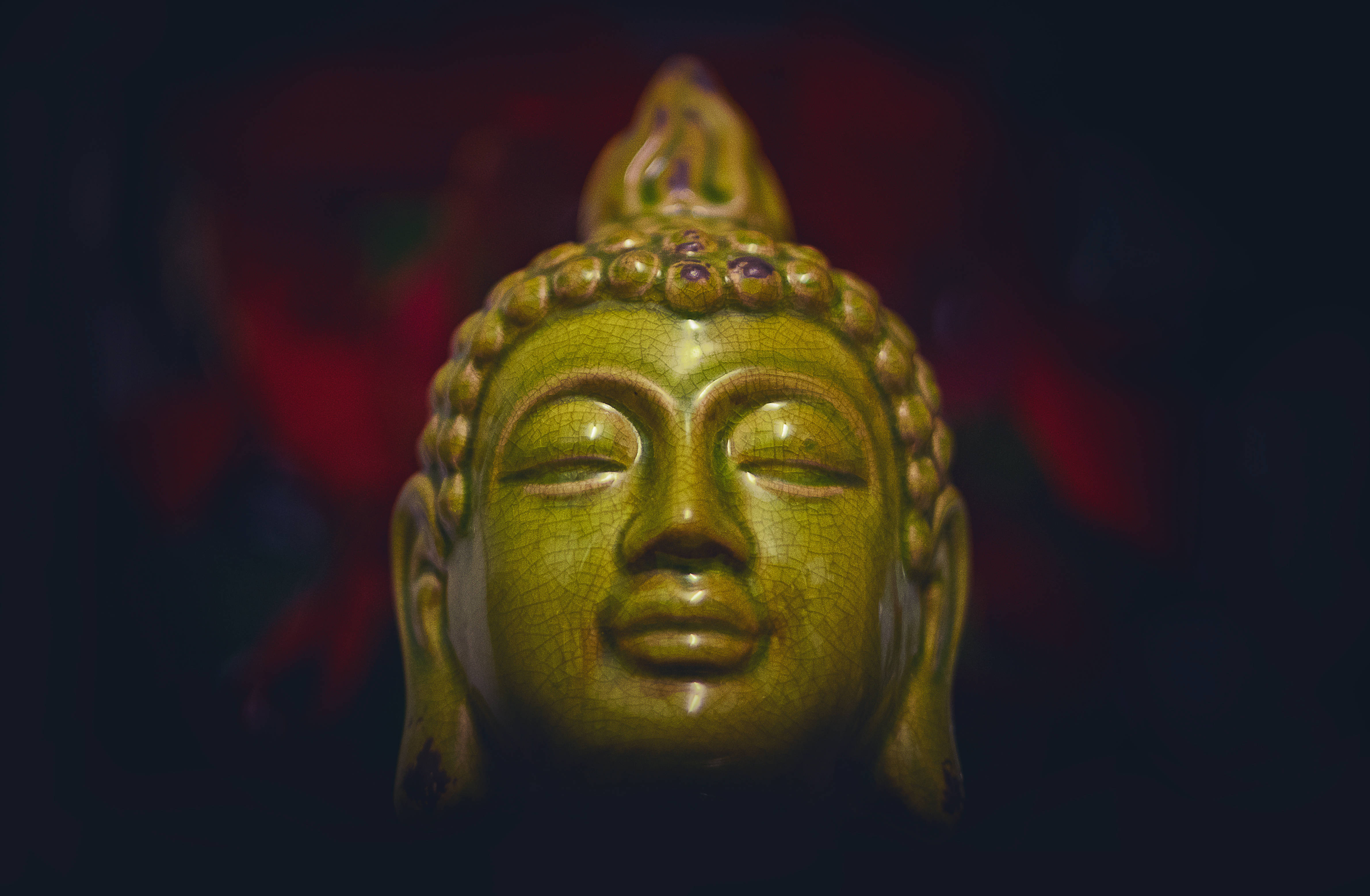 Gautam Buddha, green ceramic statue, crackled glaze, 4K Desktop Wallpaper